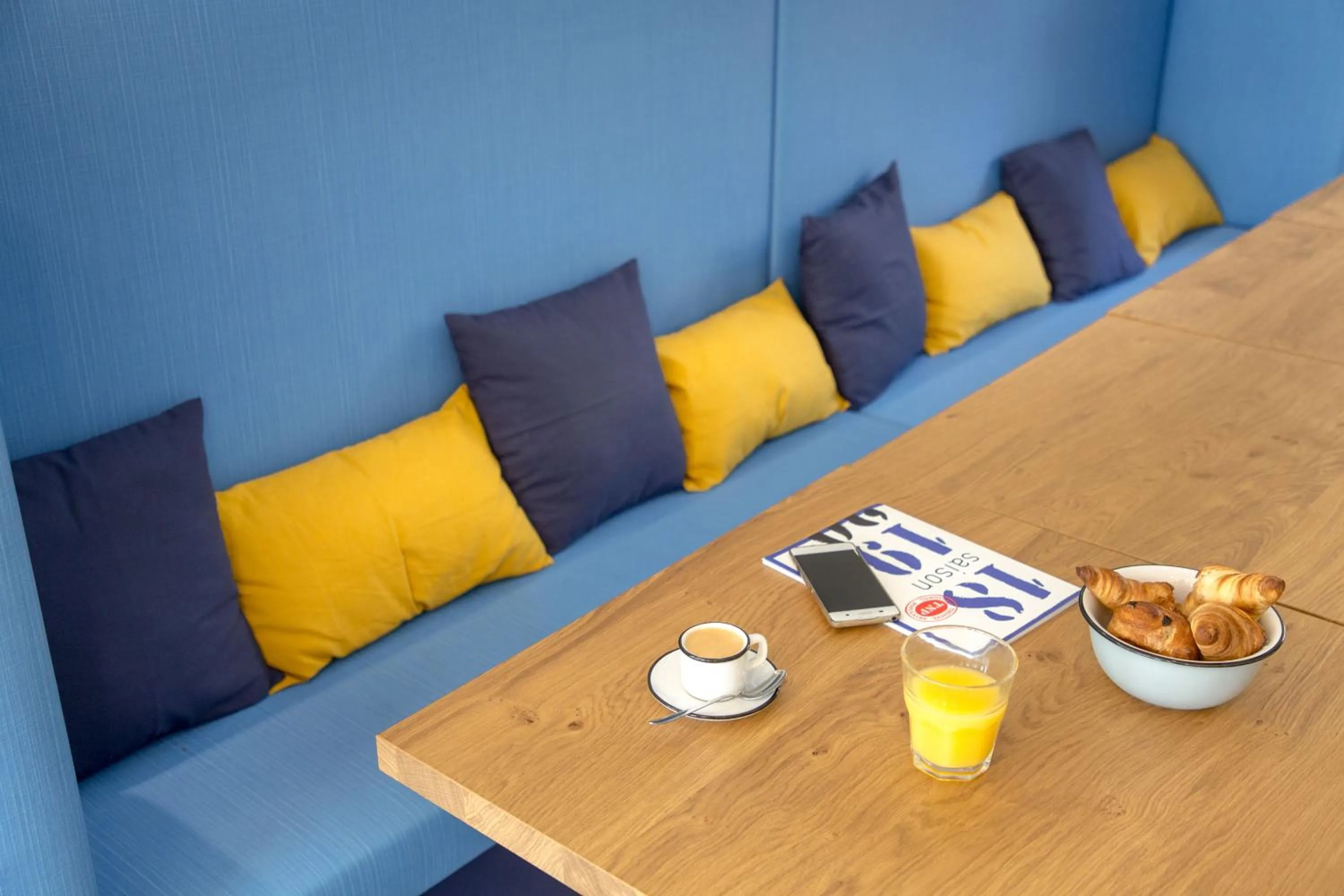 Lounge or bar in ibis Lyon Sud Vienne Saint-Louis