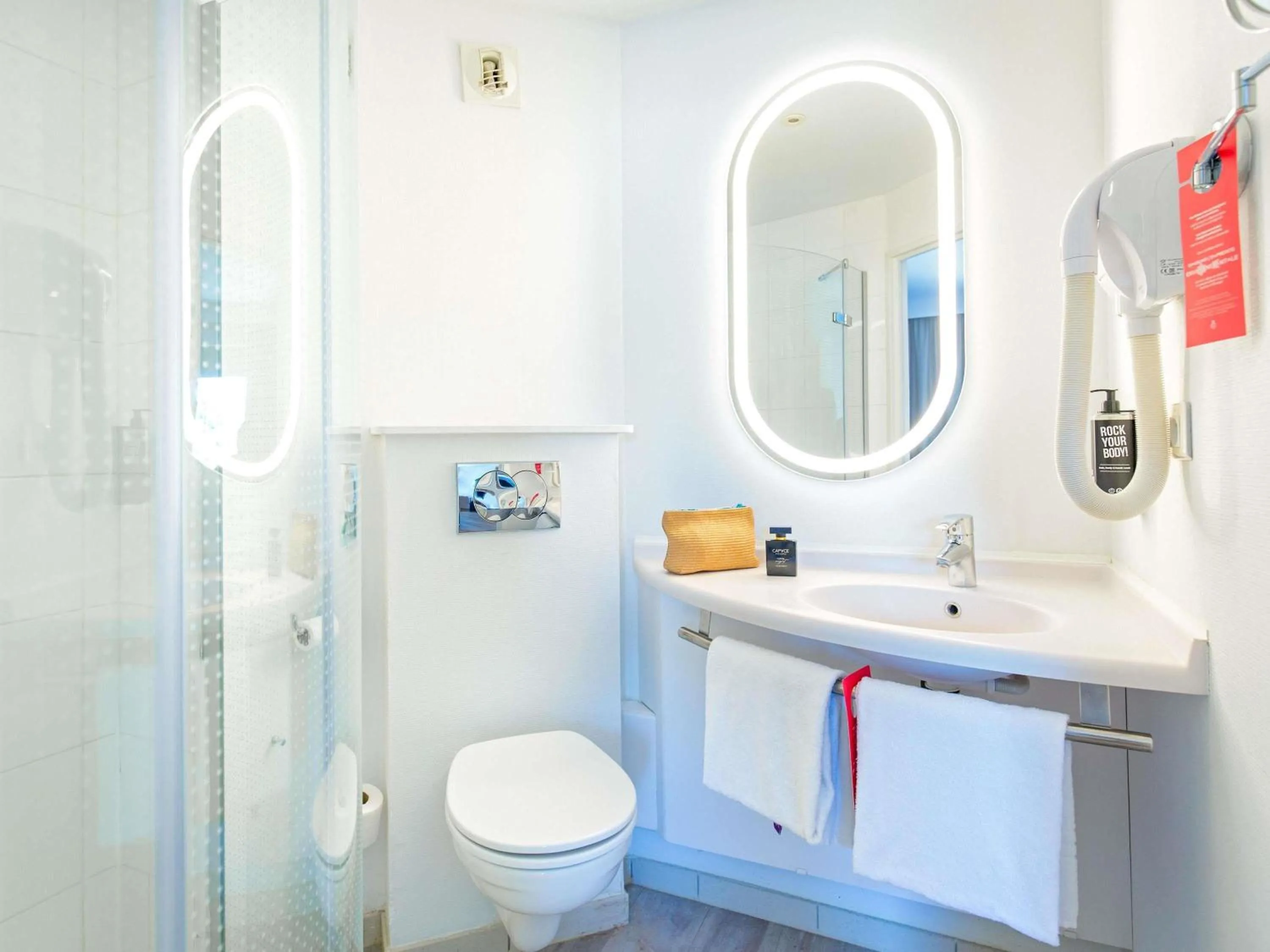 Bedroom in ibis Lyon Sud Vienne Saint-Louis