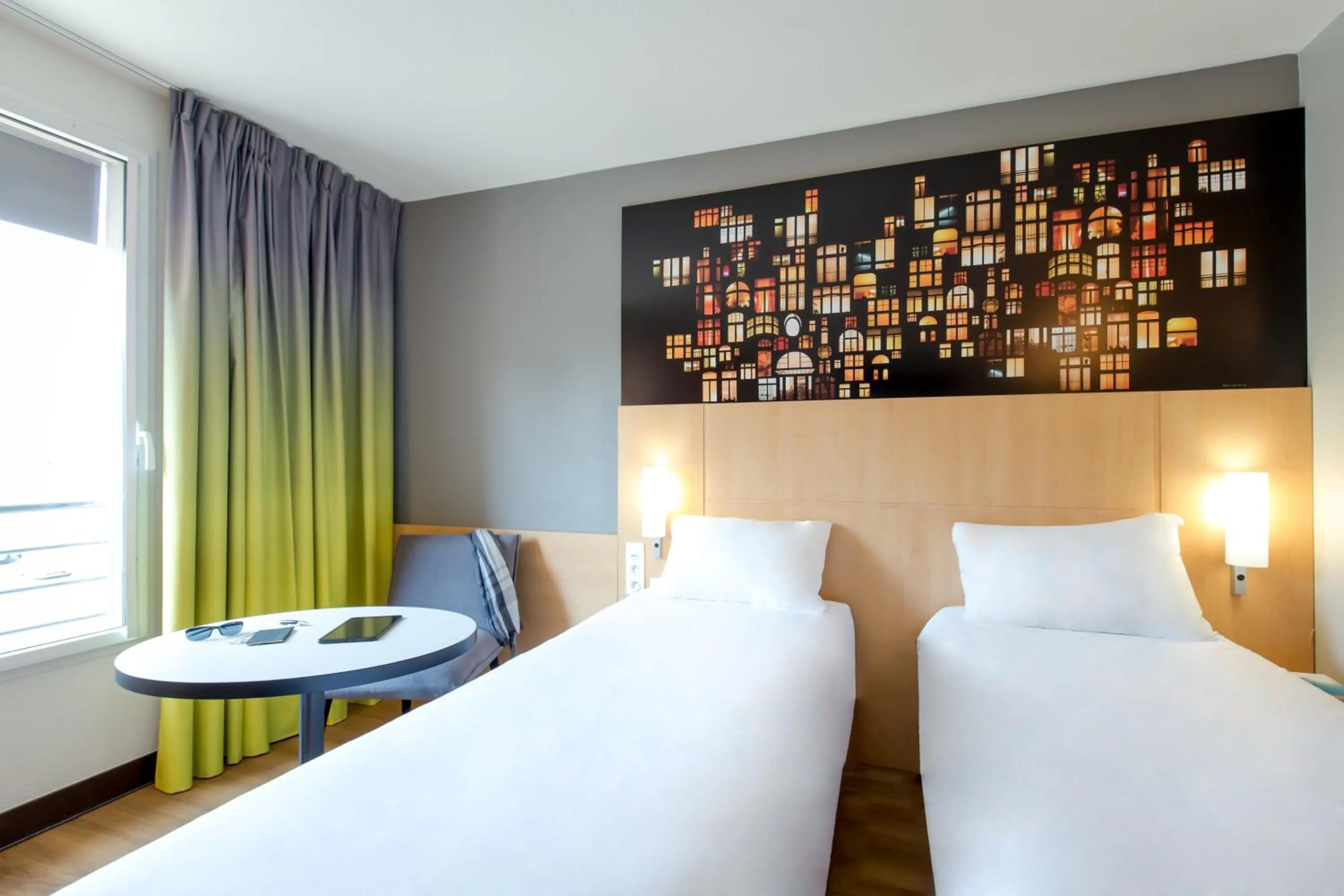 Bedroom, Bed in ibis Lyon Sud Vienne Saint-Louis