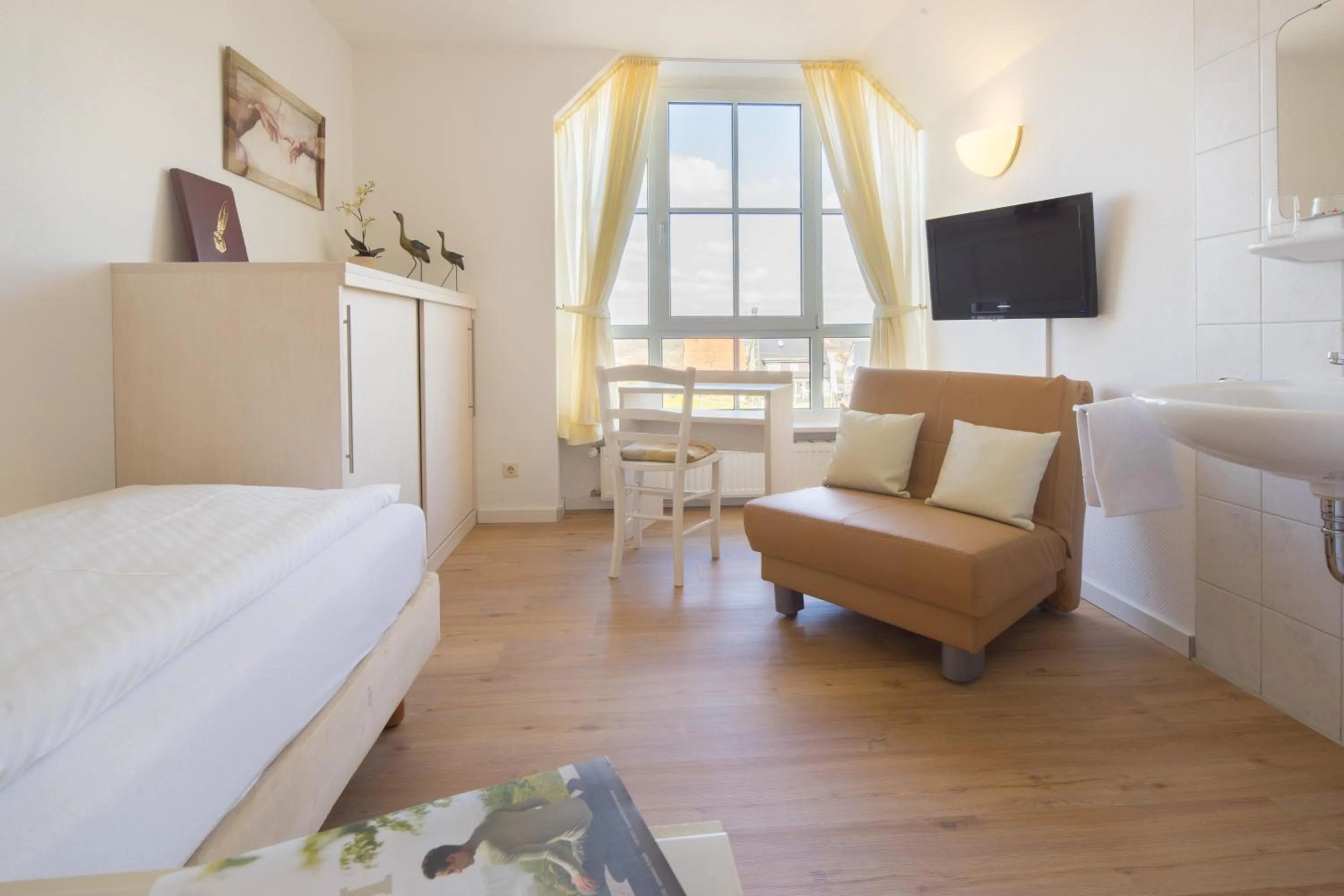 Photo of the whole room, Bed in Land-gut-Hotel Lohmann