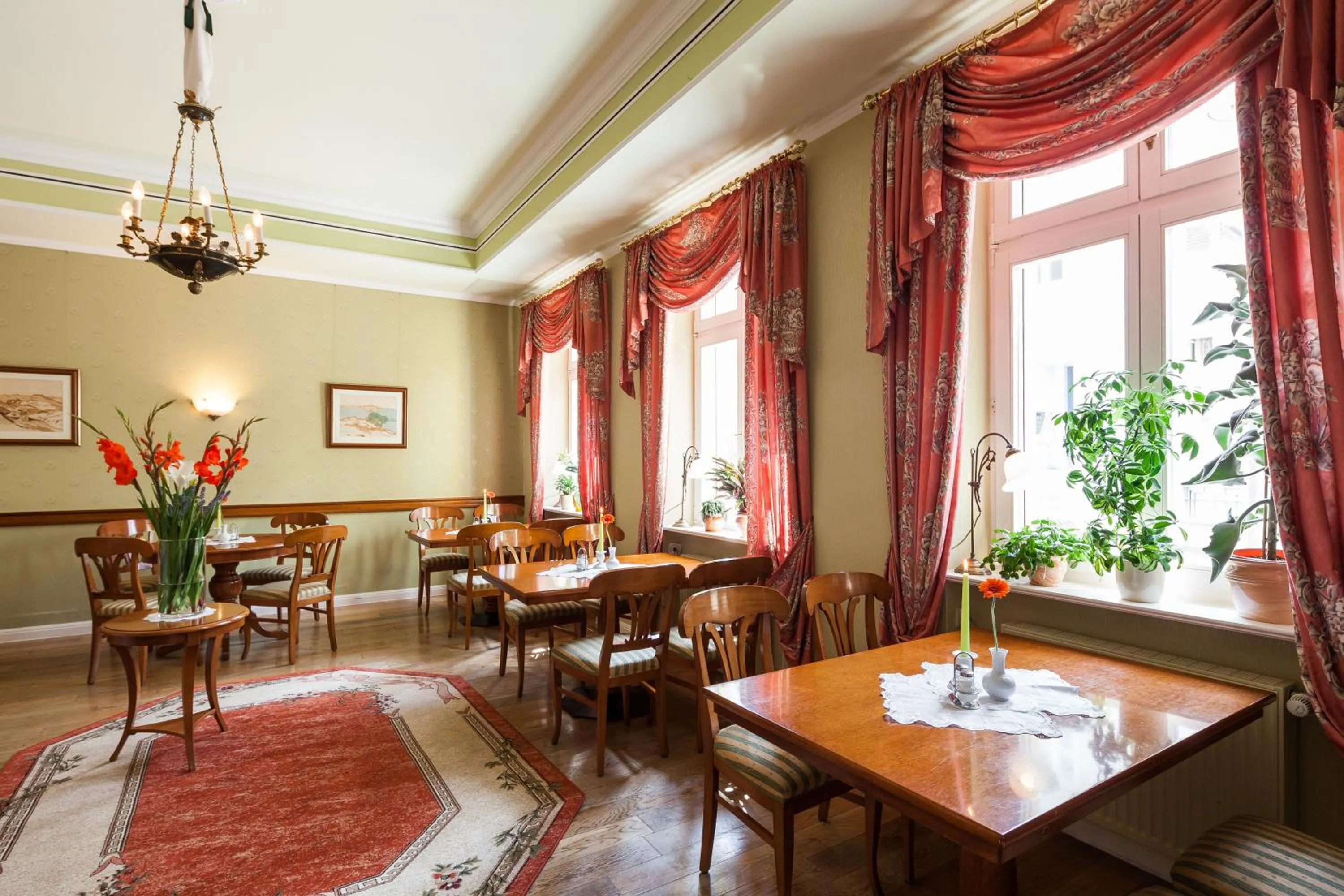 Restaurant/places to eat in Hotel Garni Schlossgarten