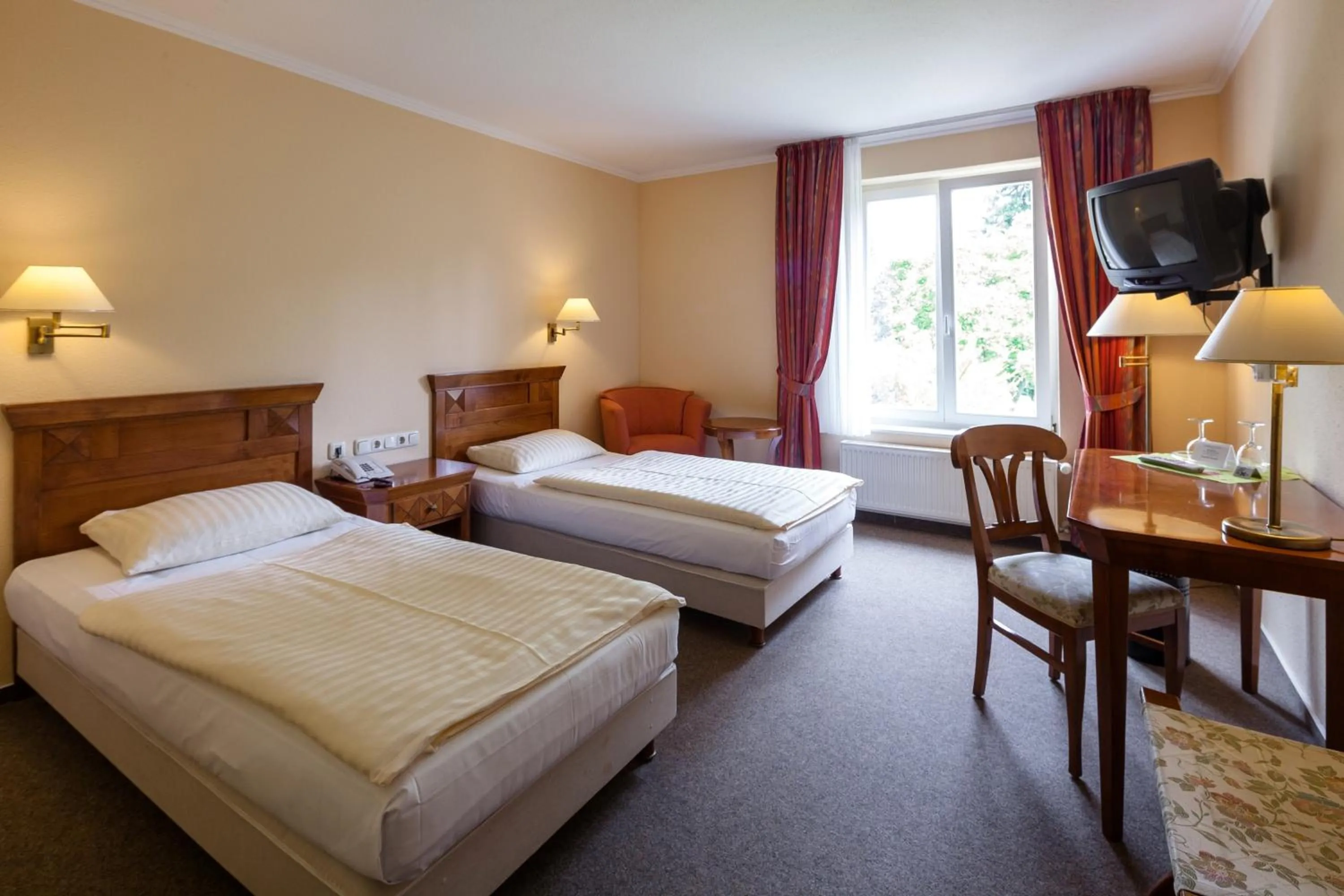 Photo of the whole room, Bed in Hotel Garni Schlossgarten