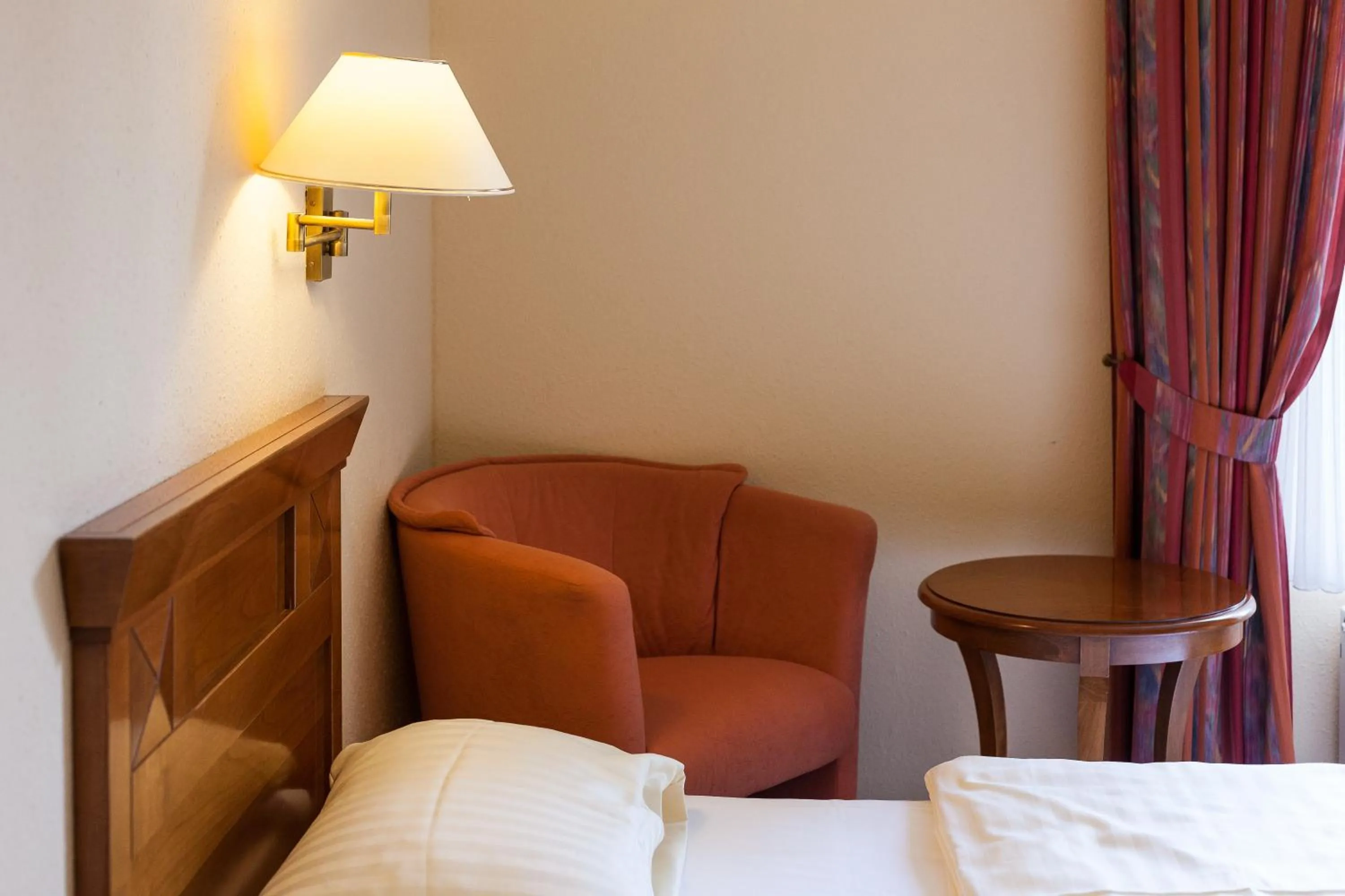 Property building, Bed in Hotel Garni Schlossgarten