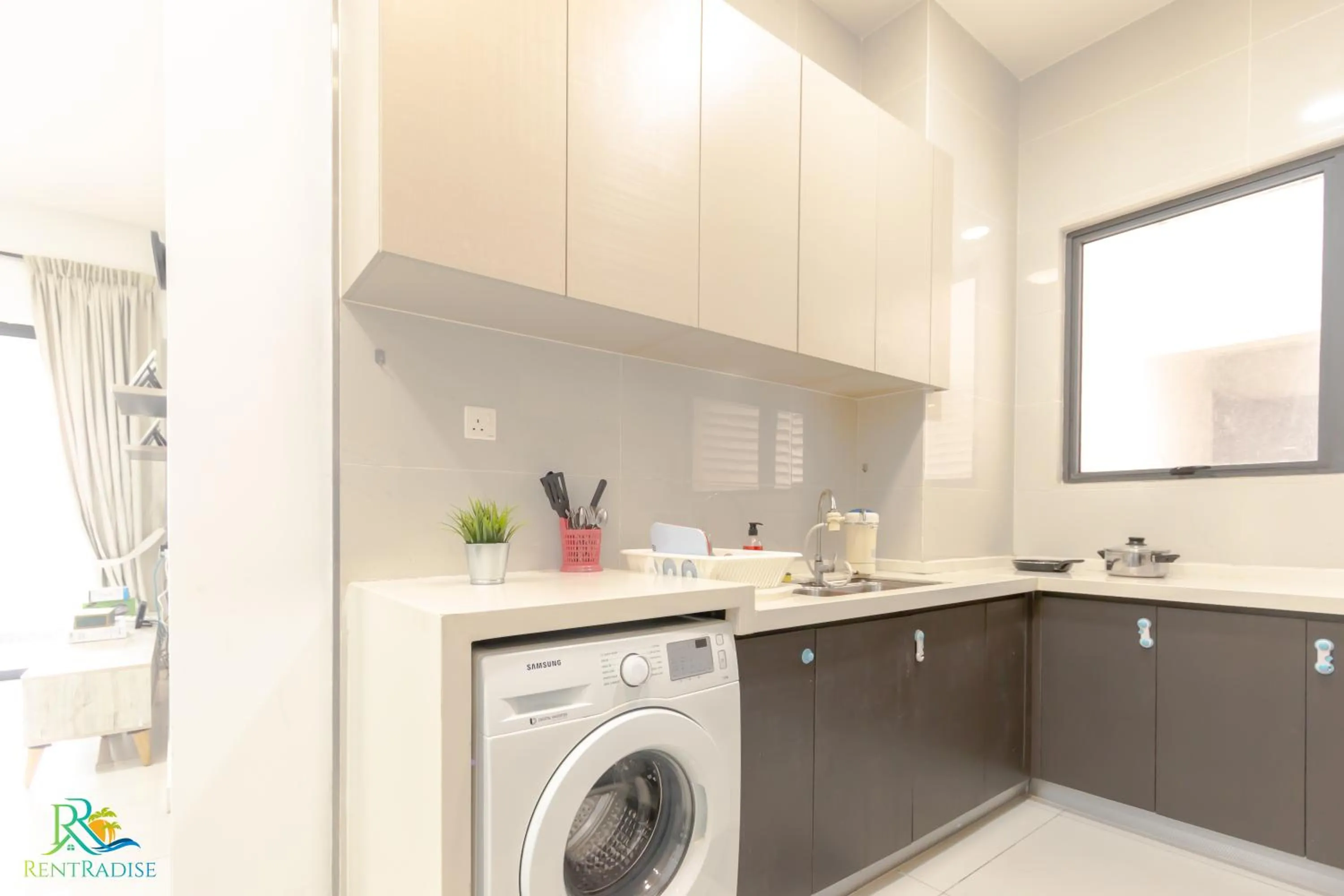 Kitchen or kitchenette in Country Garden Danga Bay @ UHA