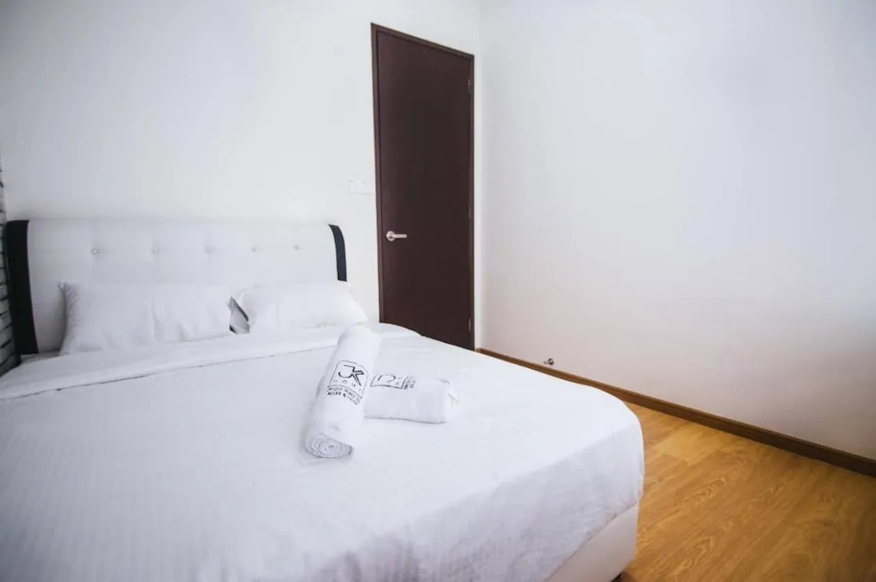 Bed in Country Garden Danga Bay @ UHA