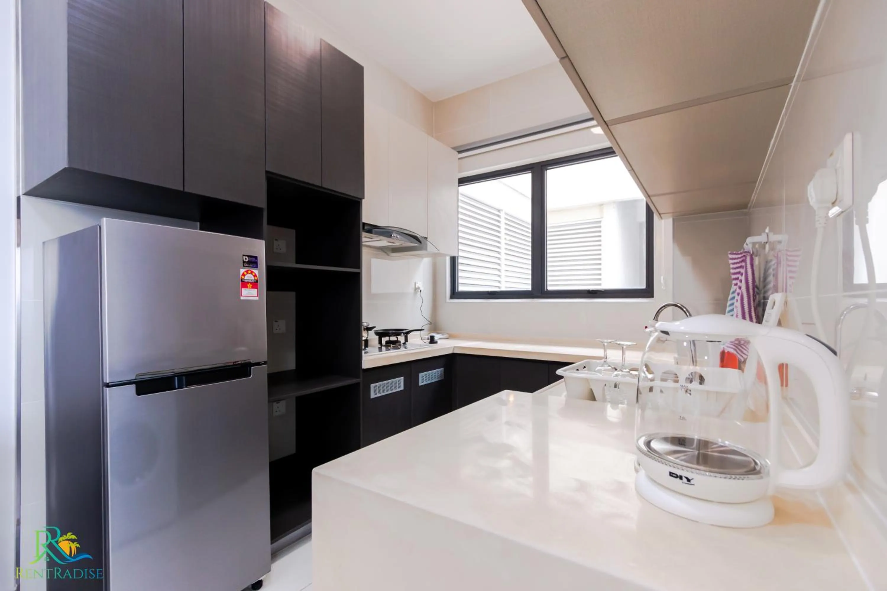 Kitchen or kitchenette in Country Garden Danga Bay @ UHA