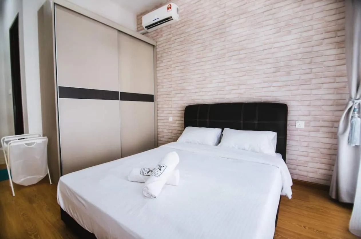 Bed in Country Garden Danga Bay @ UHA