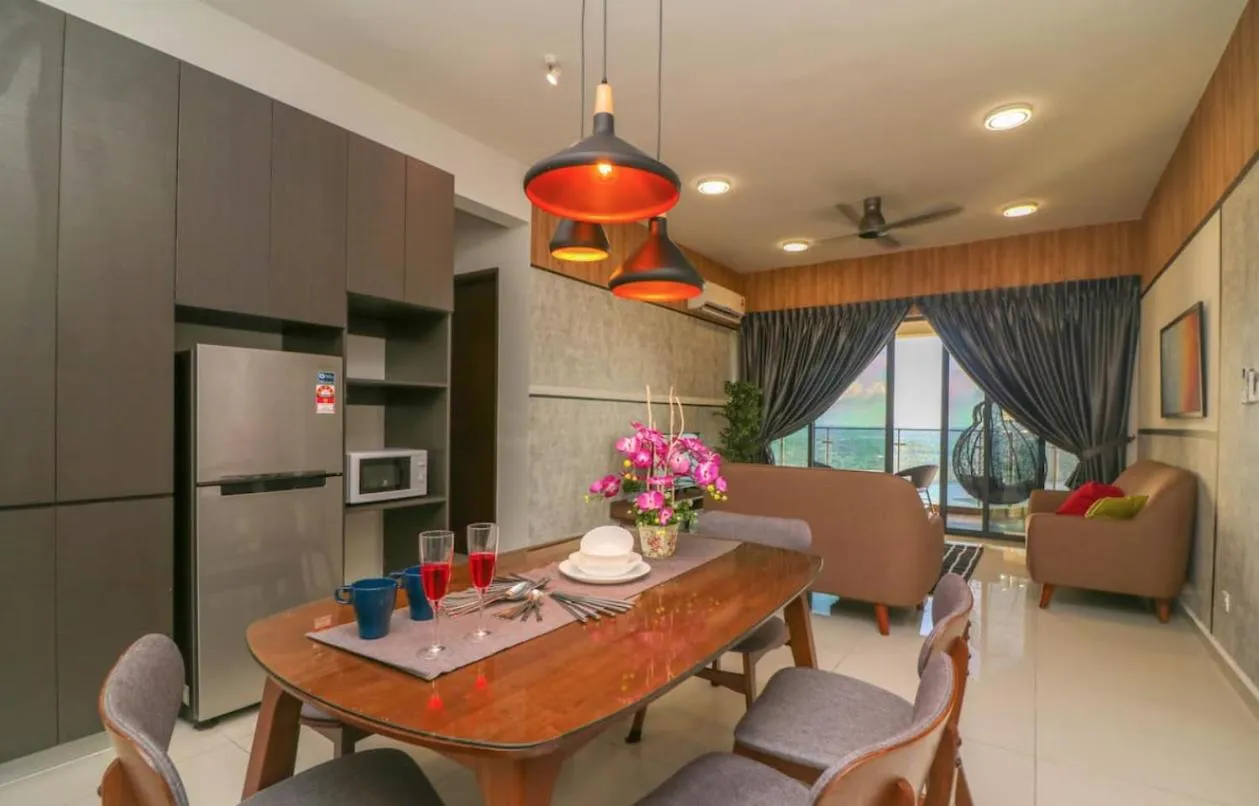 Dining area in Country Garden Danga Bay @ UHA