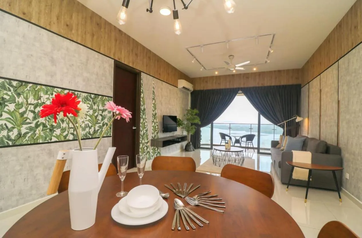 Dining area in Country Garden Danga Bay @ UHA