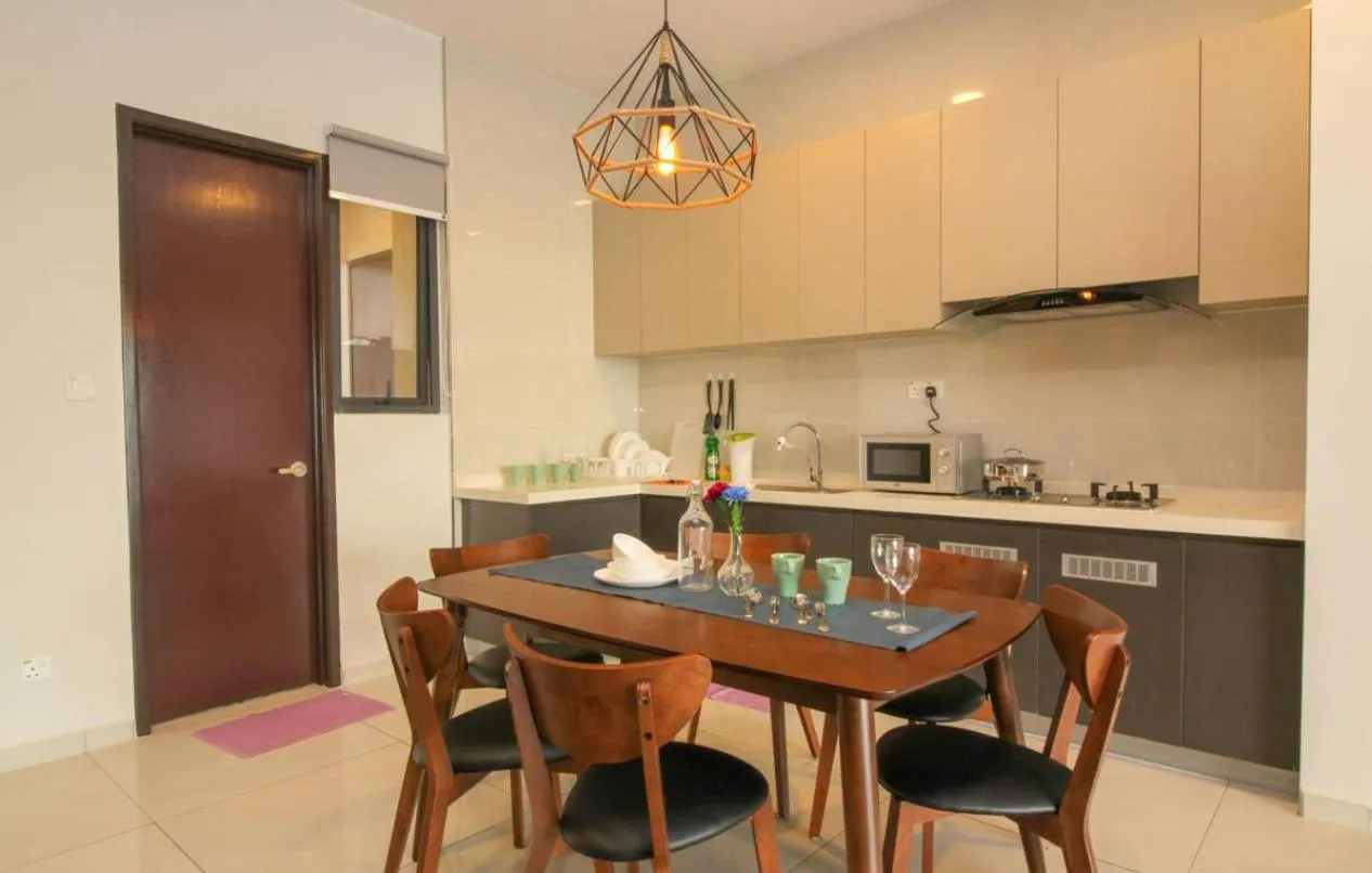 Dining area in Country Garden Danga Bay @ UHA