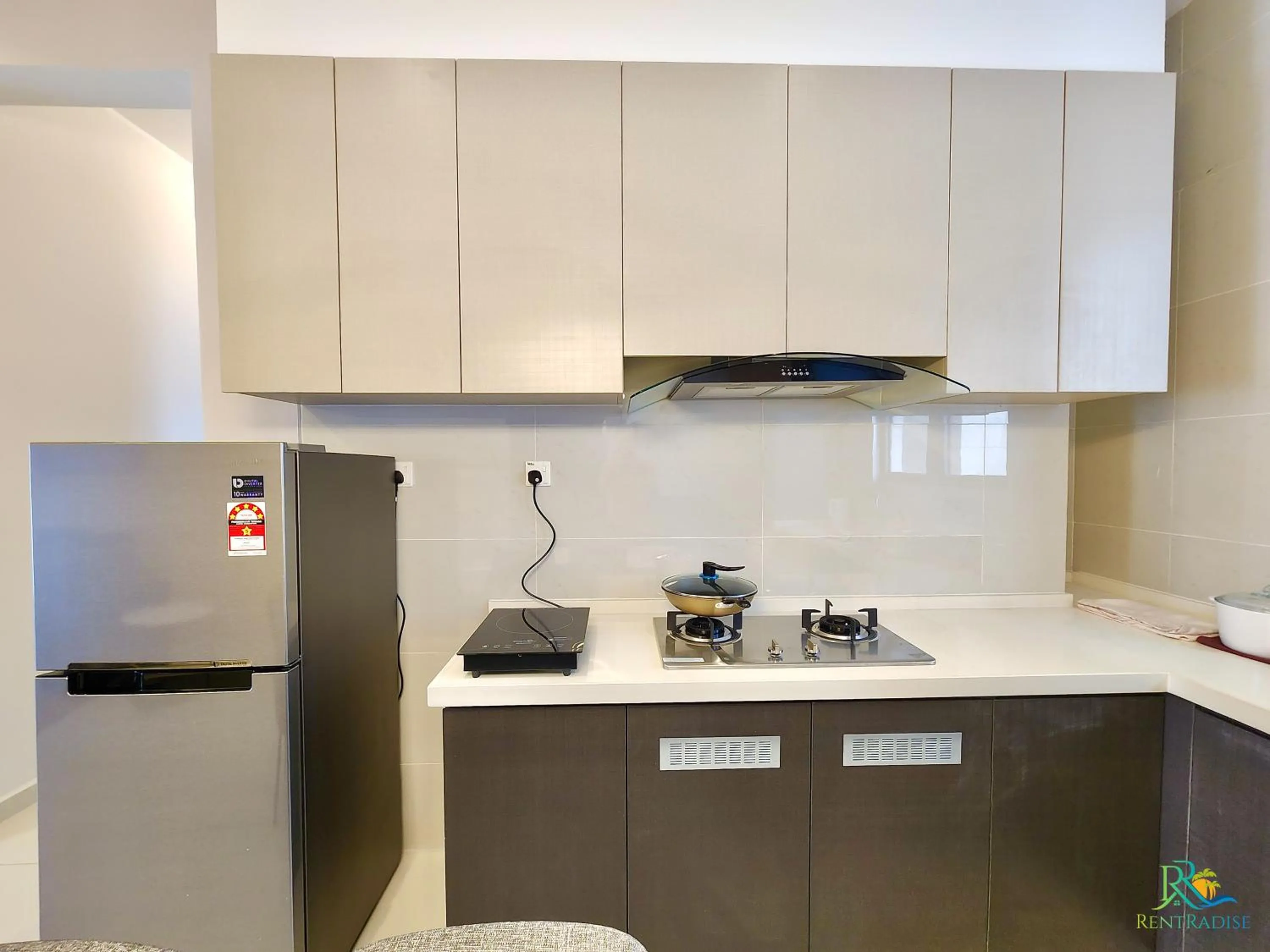 Kitchen or kitchenette in Country Garden Danga Bay @ UHA