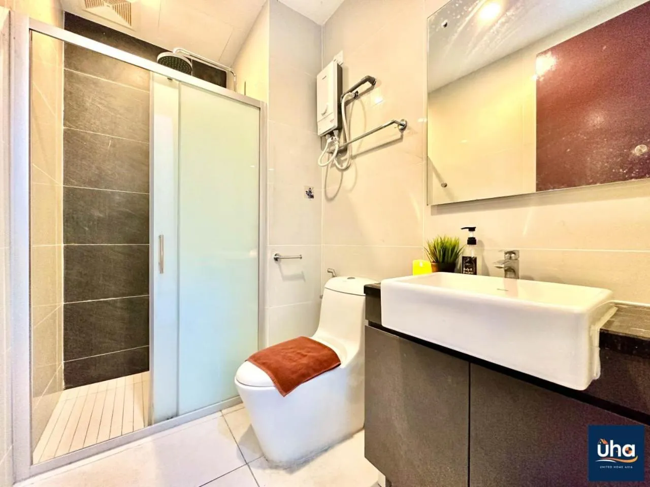 Bathroom in Country Garden Danga Bay @ UHA