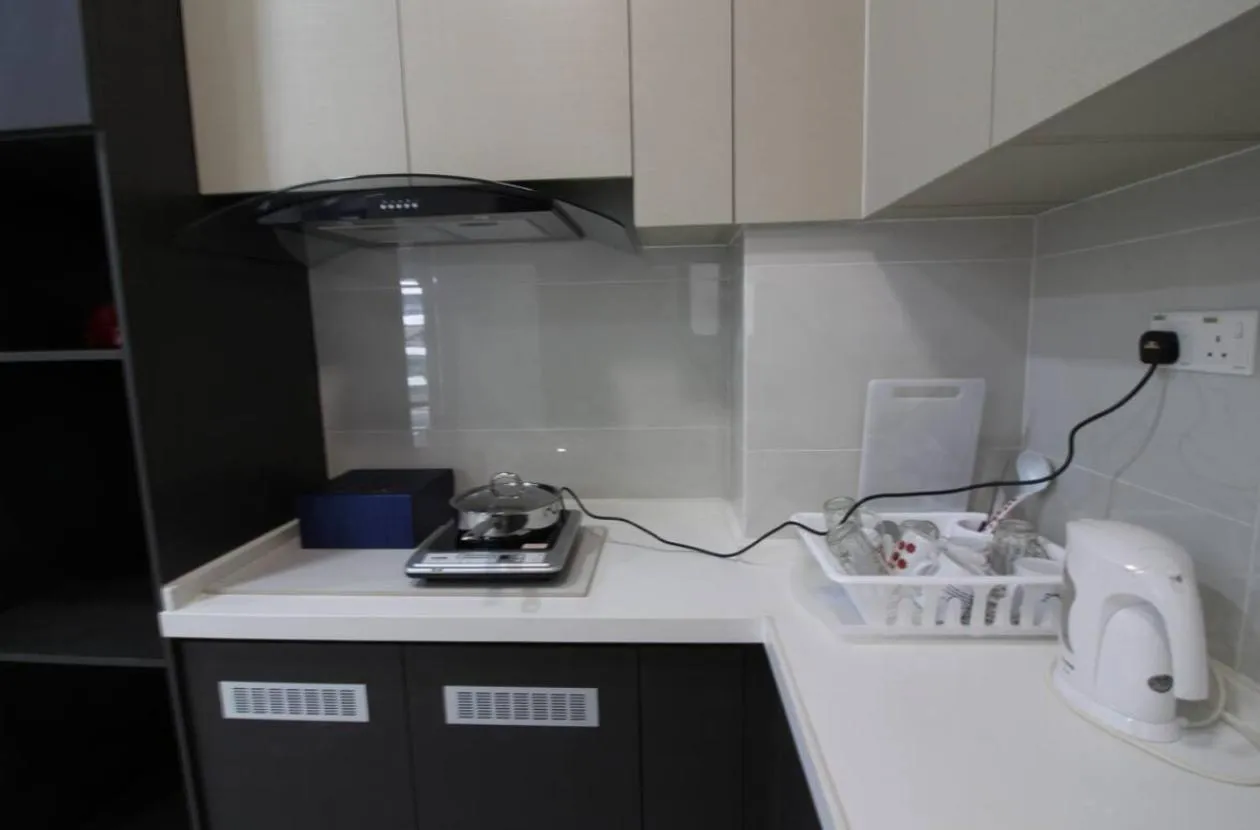 Kitchen or kitchenette in Country Garden Danga Bay @ UHA