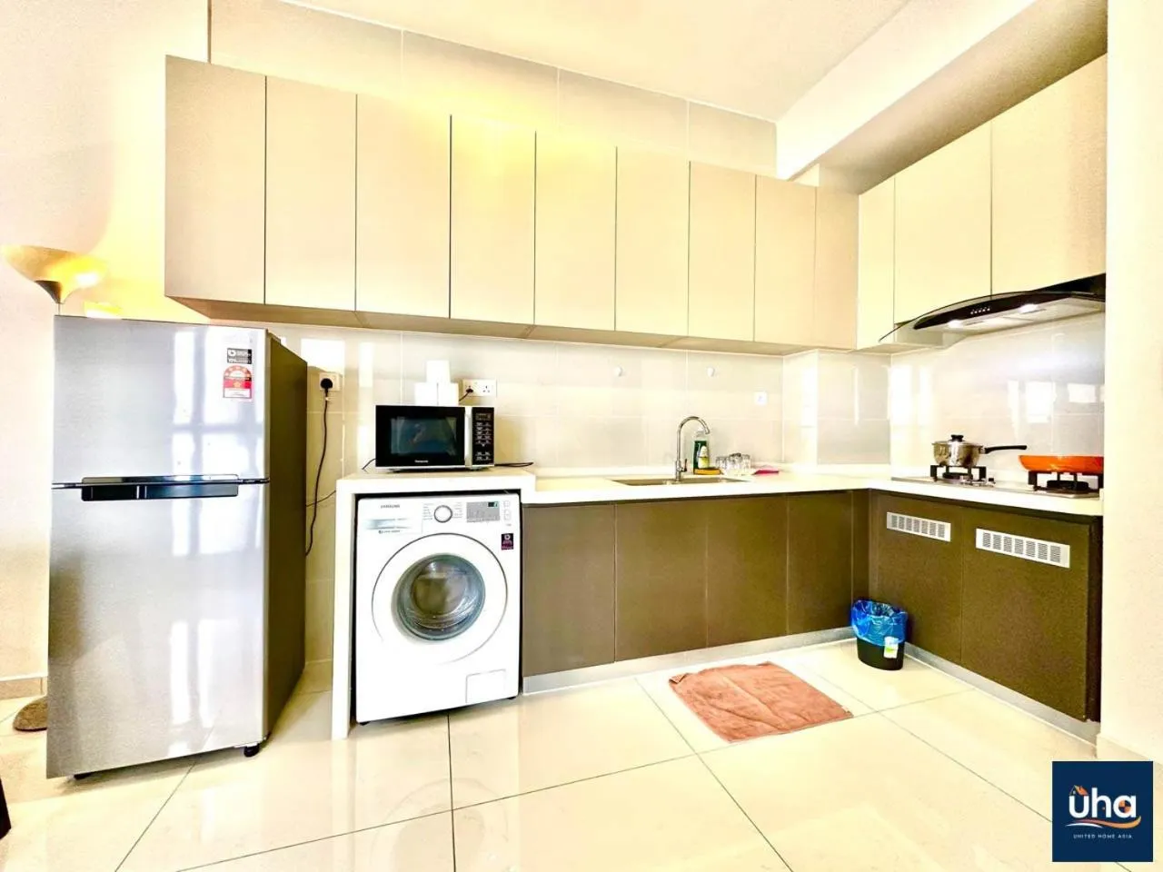 Kitchen or kitchenette in Country Garden Danga Bay @ UHA