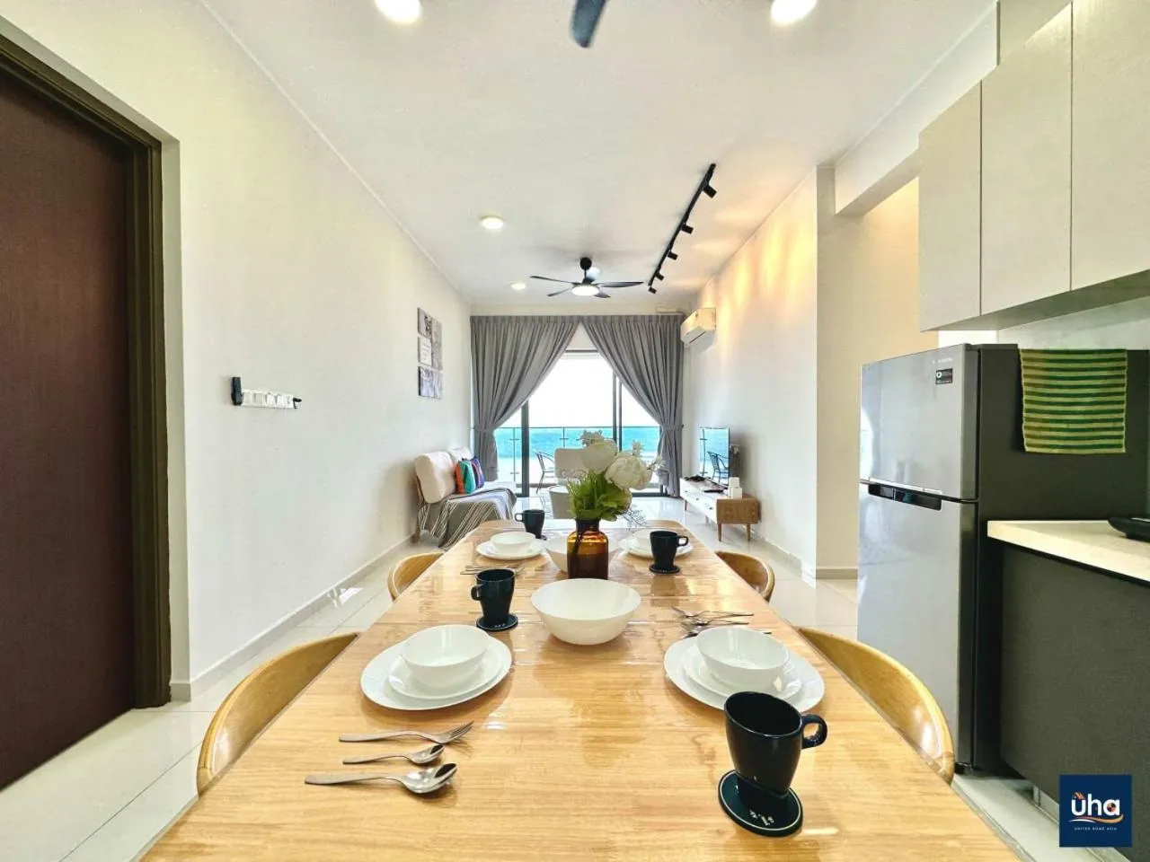 Kitchen or kitchenette in Country Garden Danga Bay @ UHA