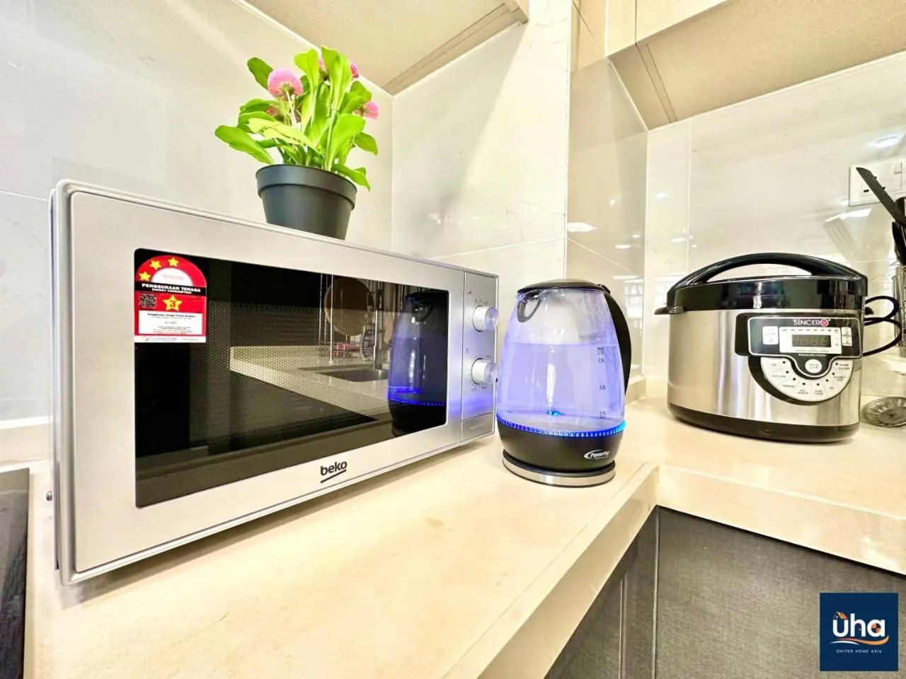 Kitchen or kitchenette in Country Garden Danga Bay @ UHA