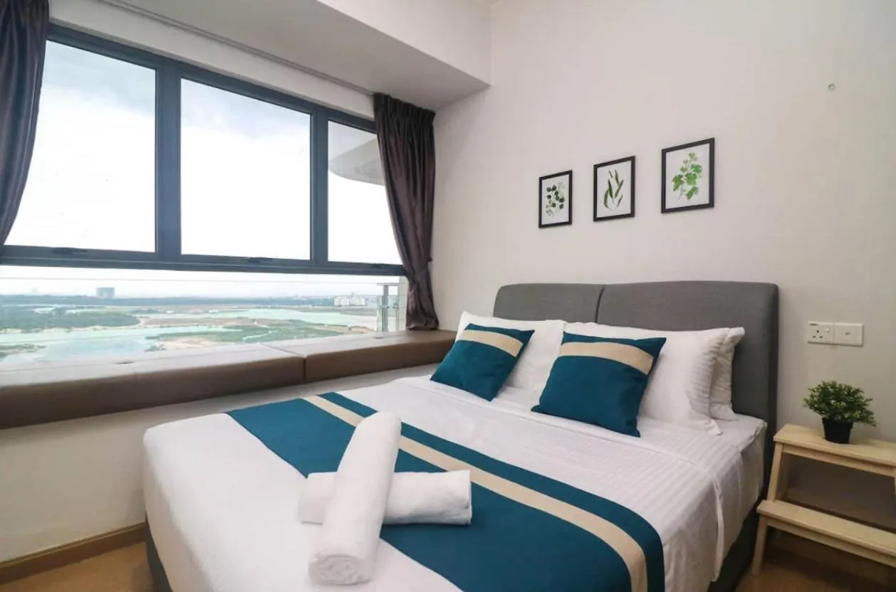 Bedroom, Bed in Country Garden Danga Bay @ UHA