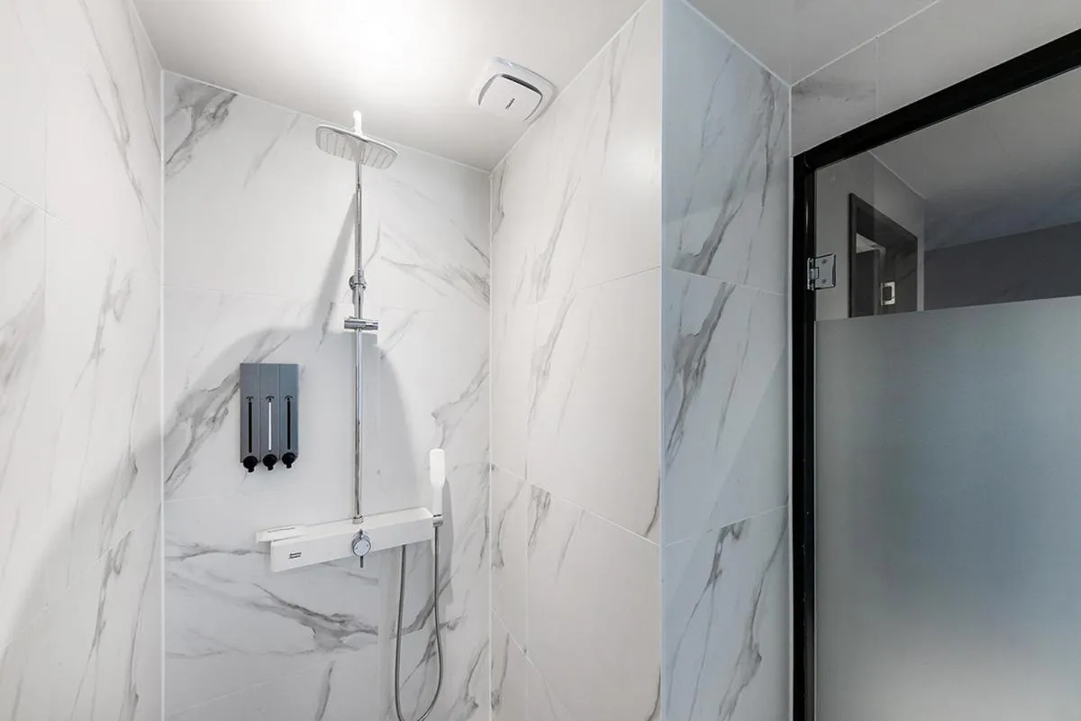 Shower in Brown Dot Hotel Ulsan Jangsaengpo