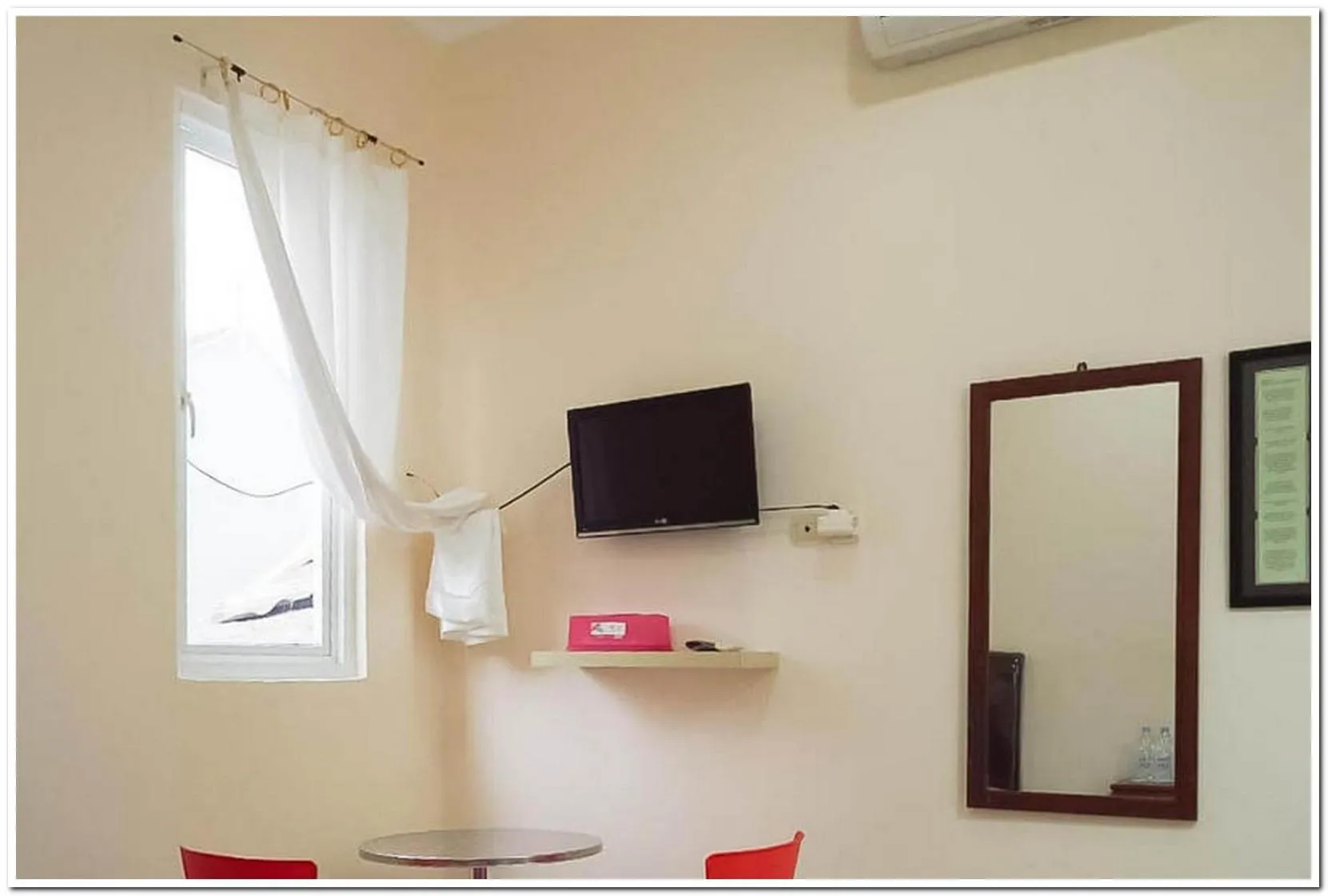 Bed in Pondok Malabar Mitra RedDoorz