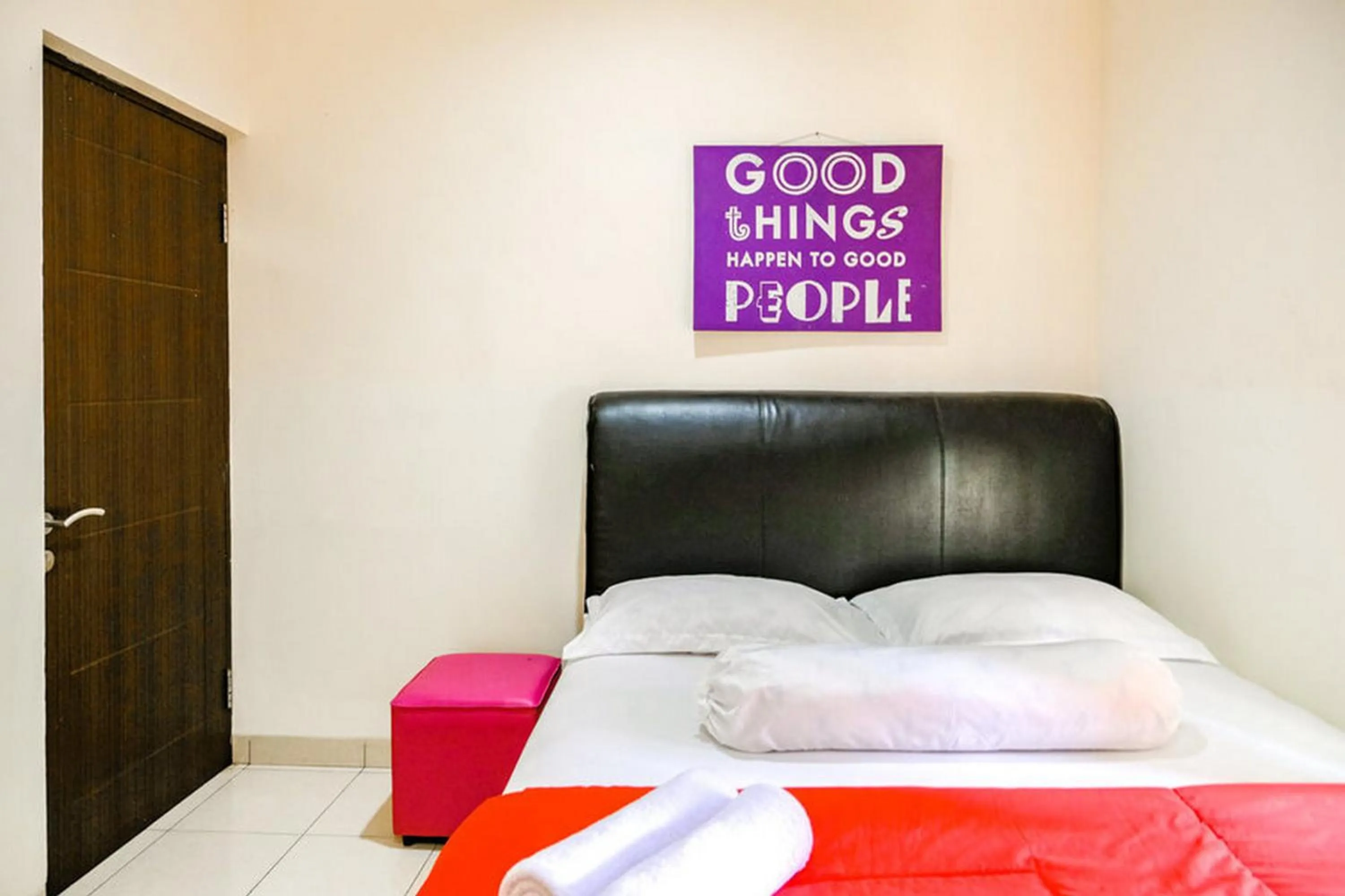 Bed in Pondok Malabar Mitra RedDoorz