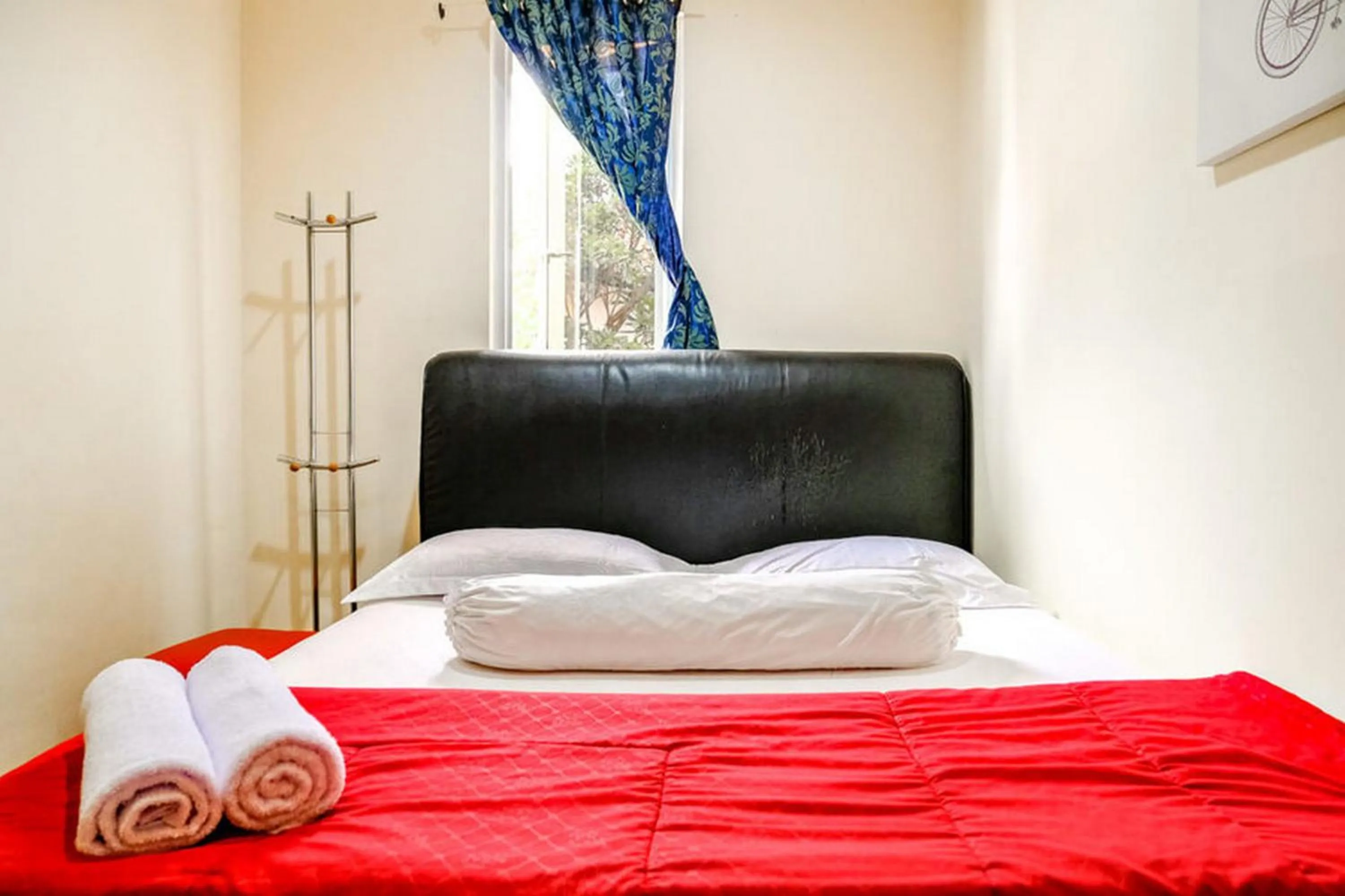 Bed in Pondok Malabar Mitra RedDoorz