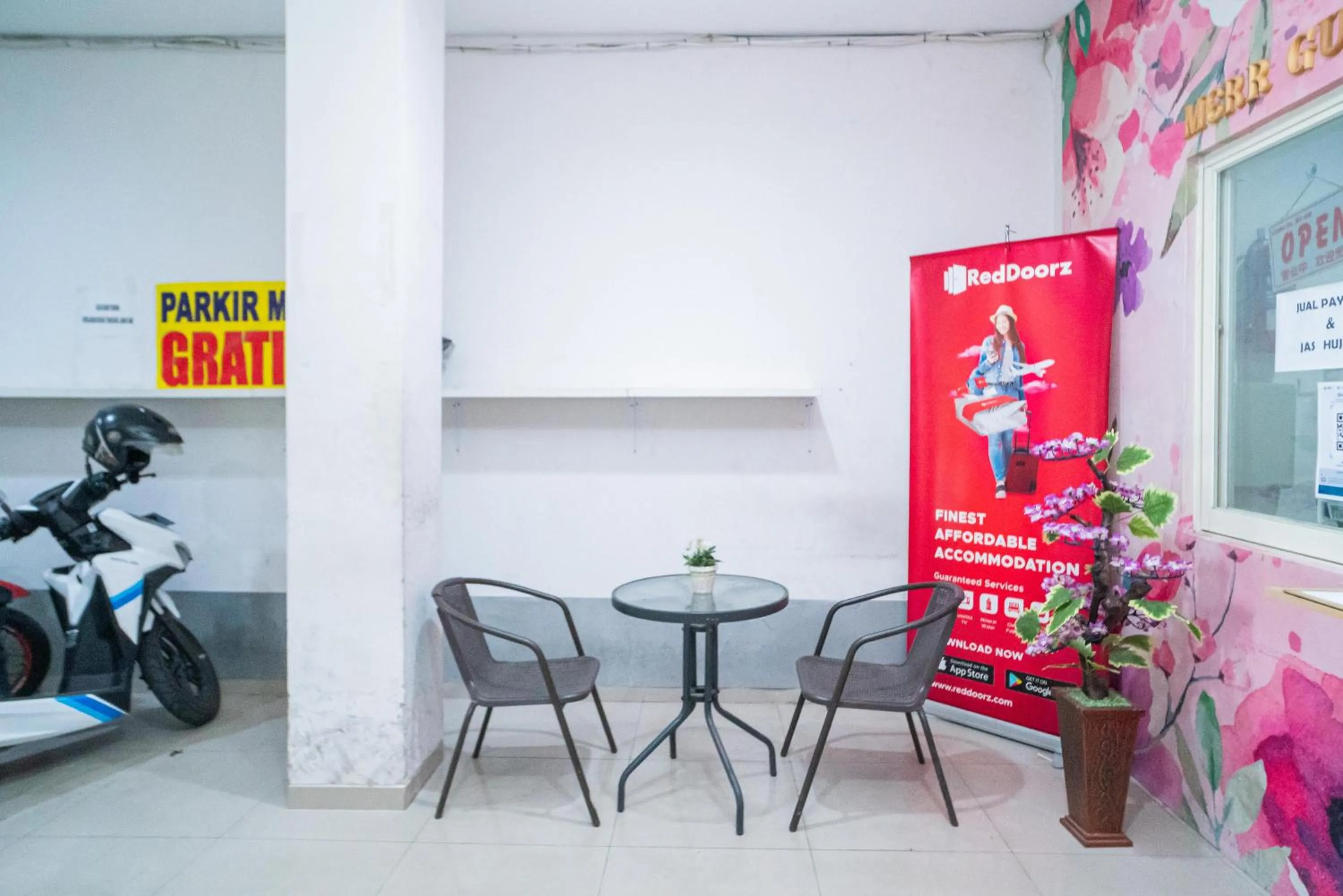 RedDoorz at MERR Rungkut Jl Gunung Anyar