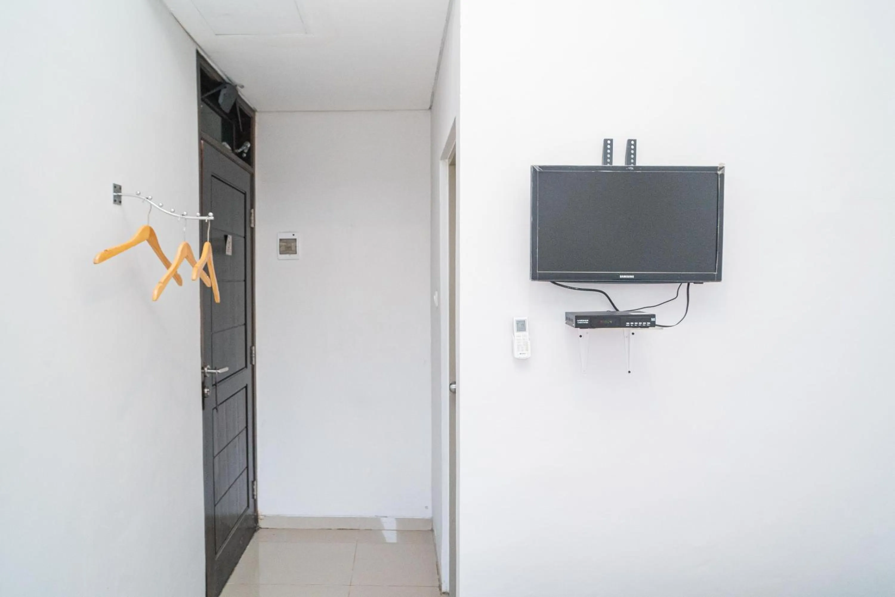 RedDoorz at MERR Rungkut Jl Gunung Anyar