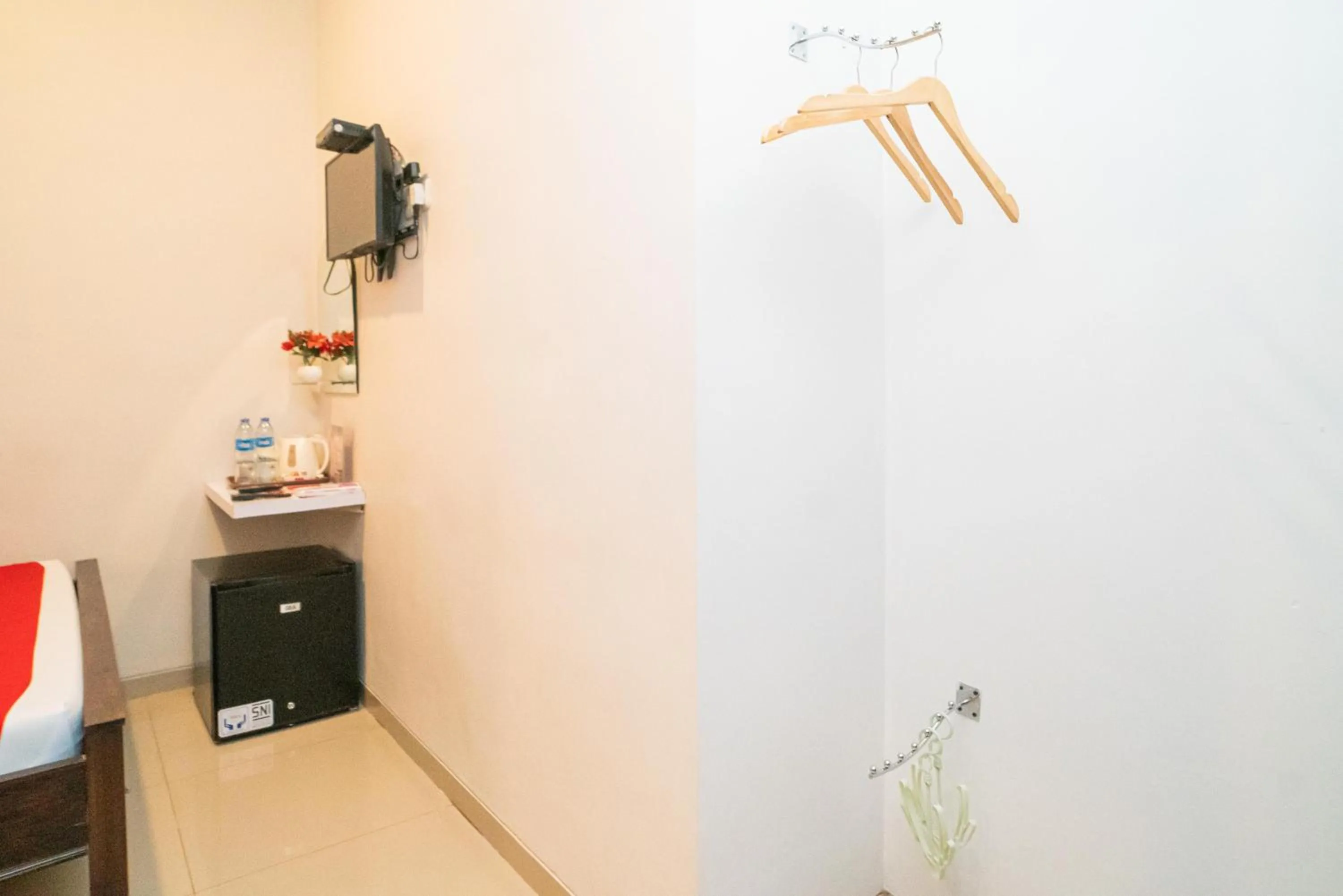 RedDoorz at MERR Rungkut Jl Gunung Anyar