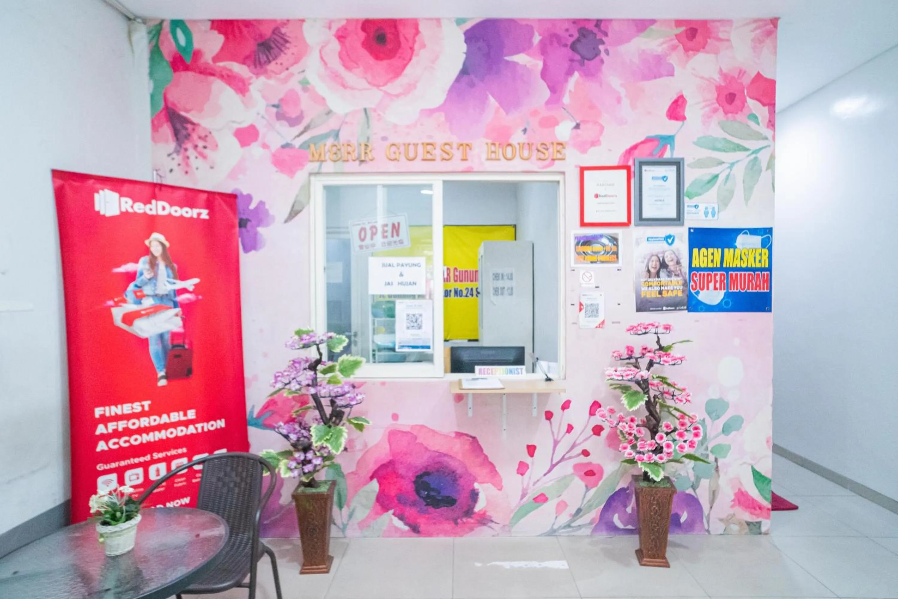 RedDoorz at MERR Rungkut Jl Gunung Anyar