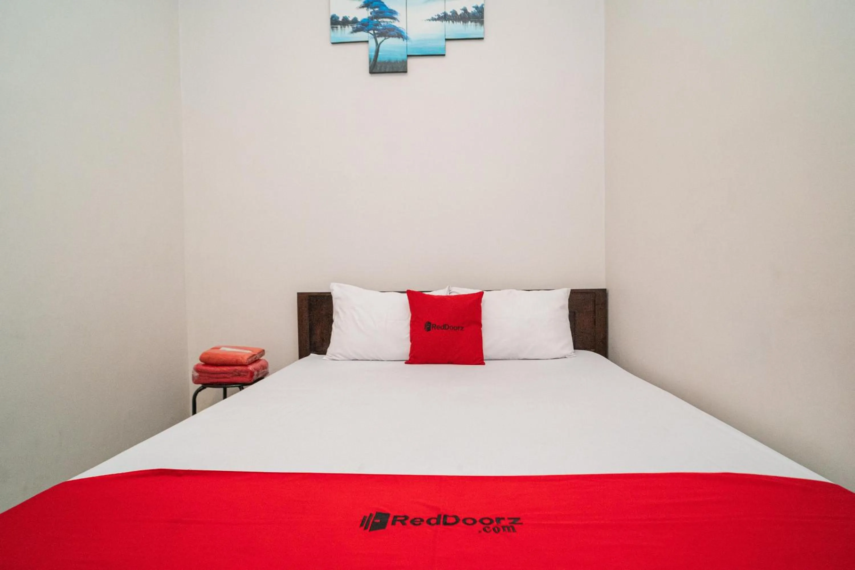 Bed in RedDoorz at MERR Rungkut Jl Gunung Anyar