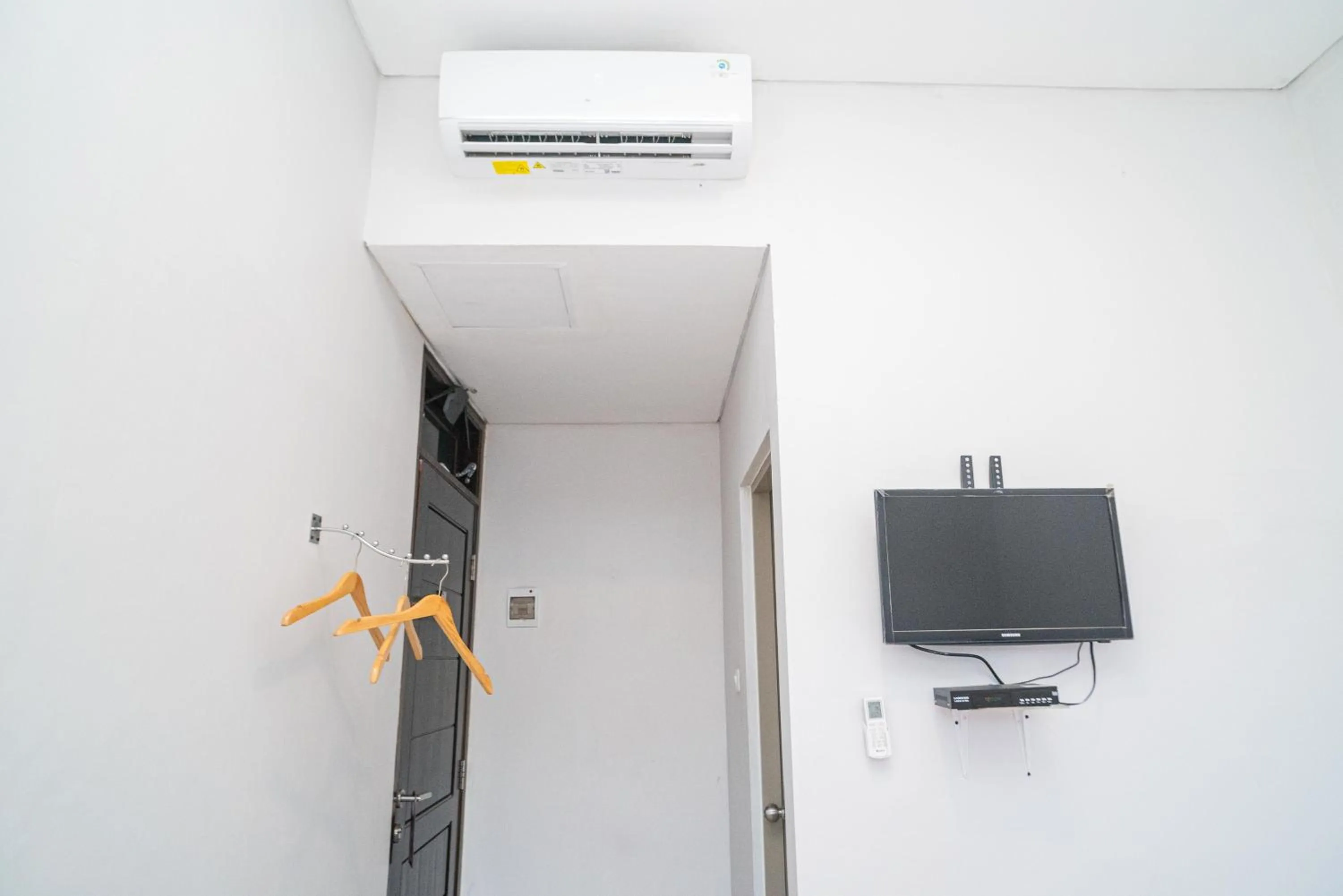 RedDoorz at MERR Rungkut Jl Gunung Anyar