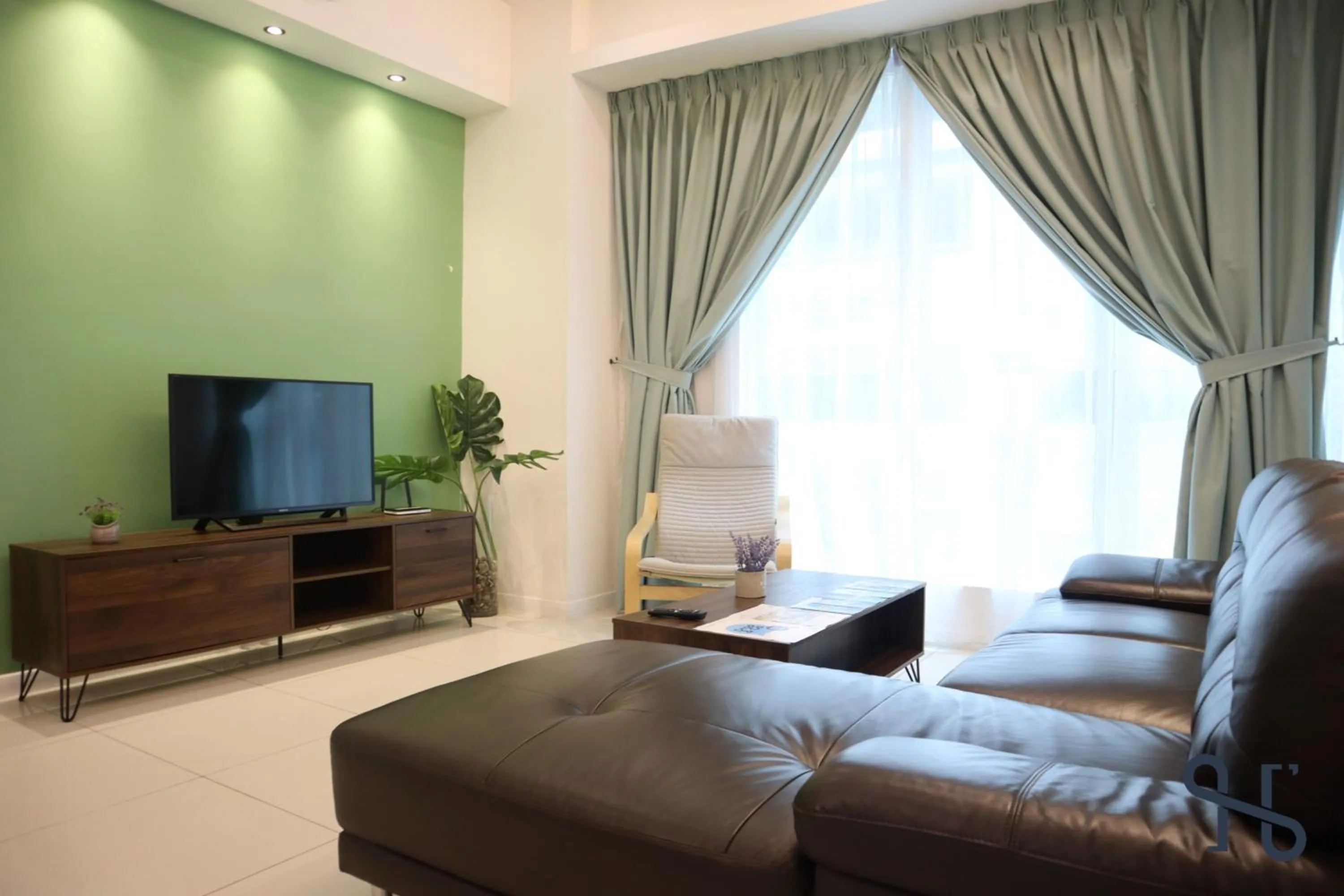 Communal lounge/ TV room in Homesuite' Home at Sutera Avenue