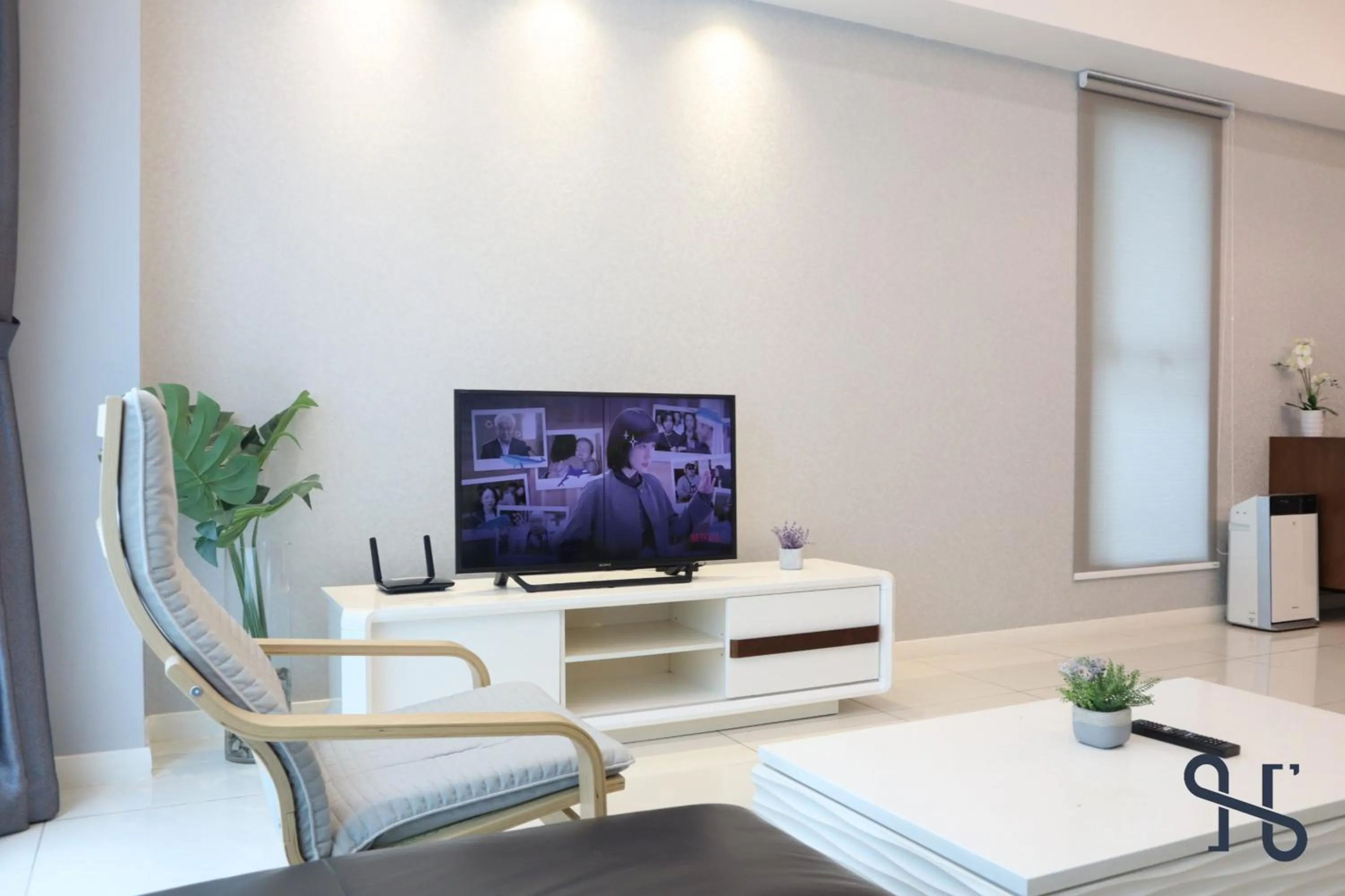 Communal lounge/ TV room in Homesuite' Home at Sutera Avenue