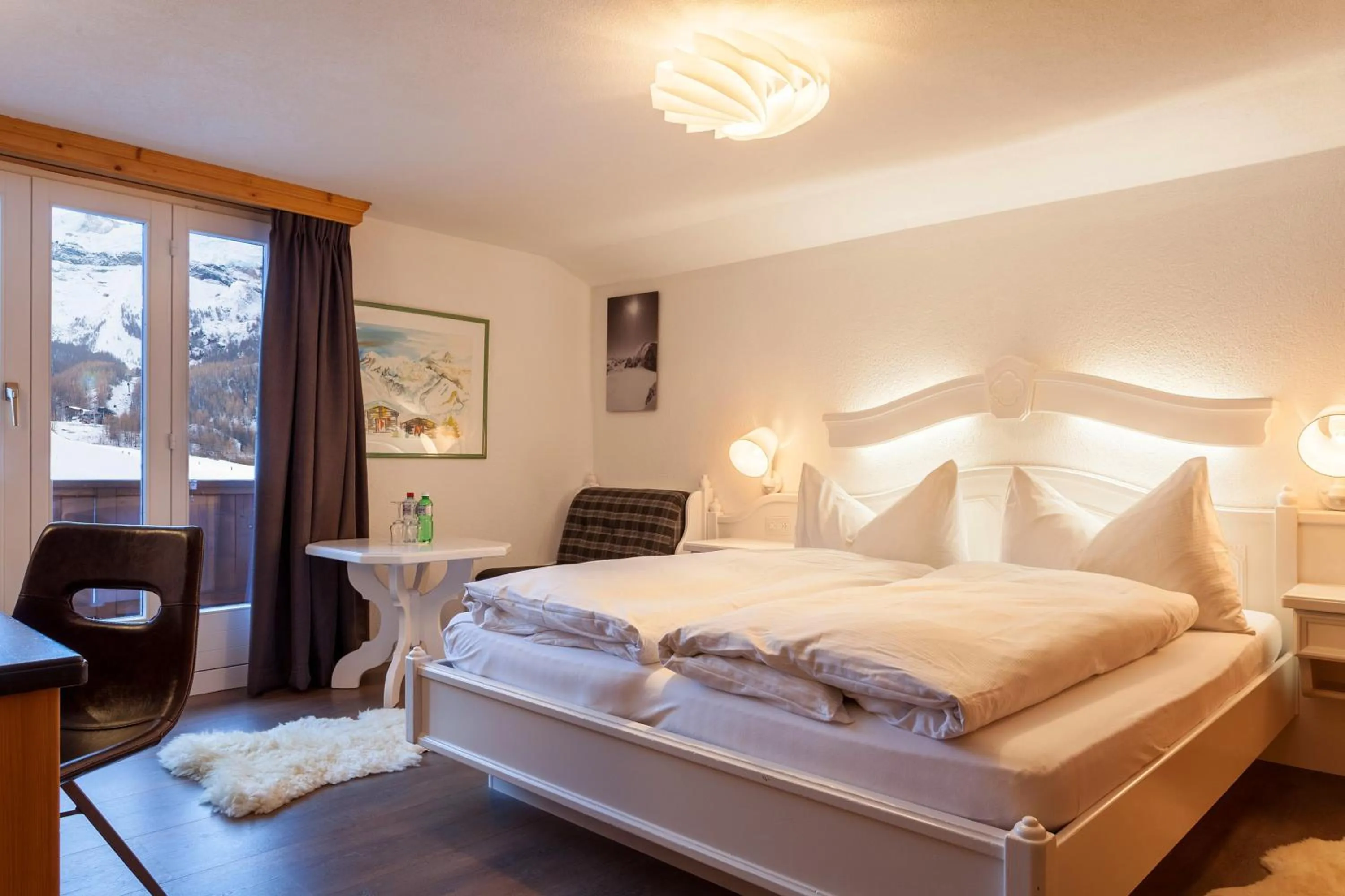 Photo of the whole room, Bed in Hotel THE LARIX ski-in ski-out