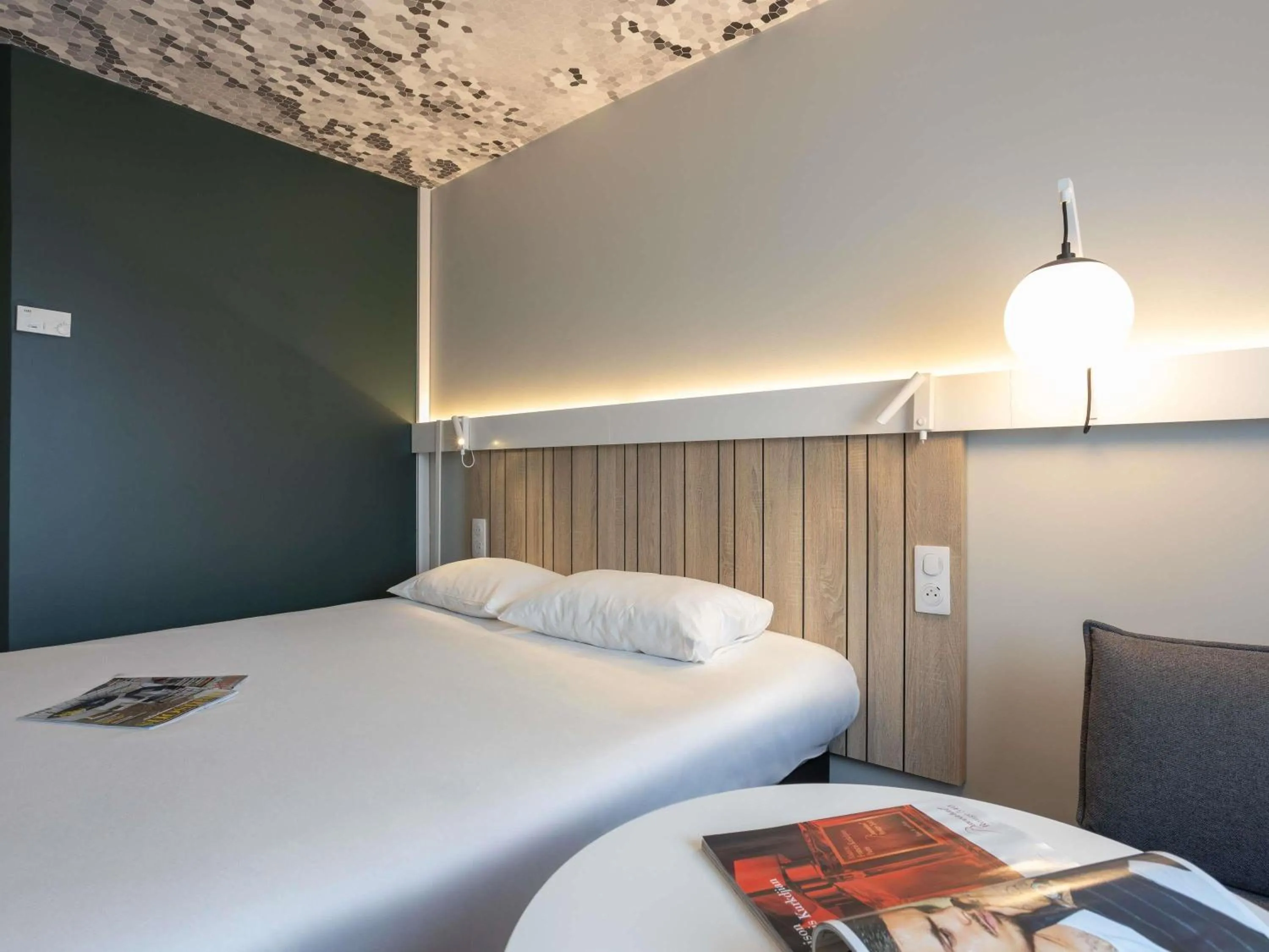 Bedroom, Bed in ibis Clermont Ferrand Montferrand