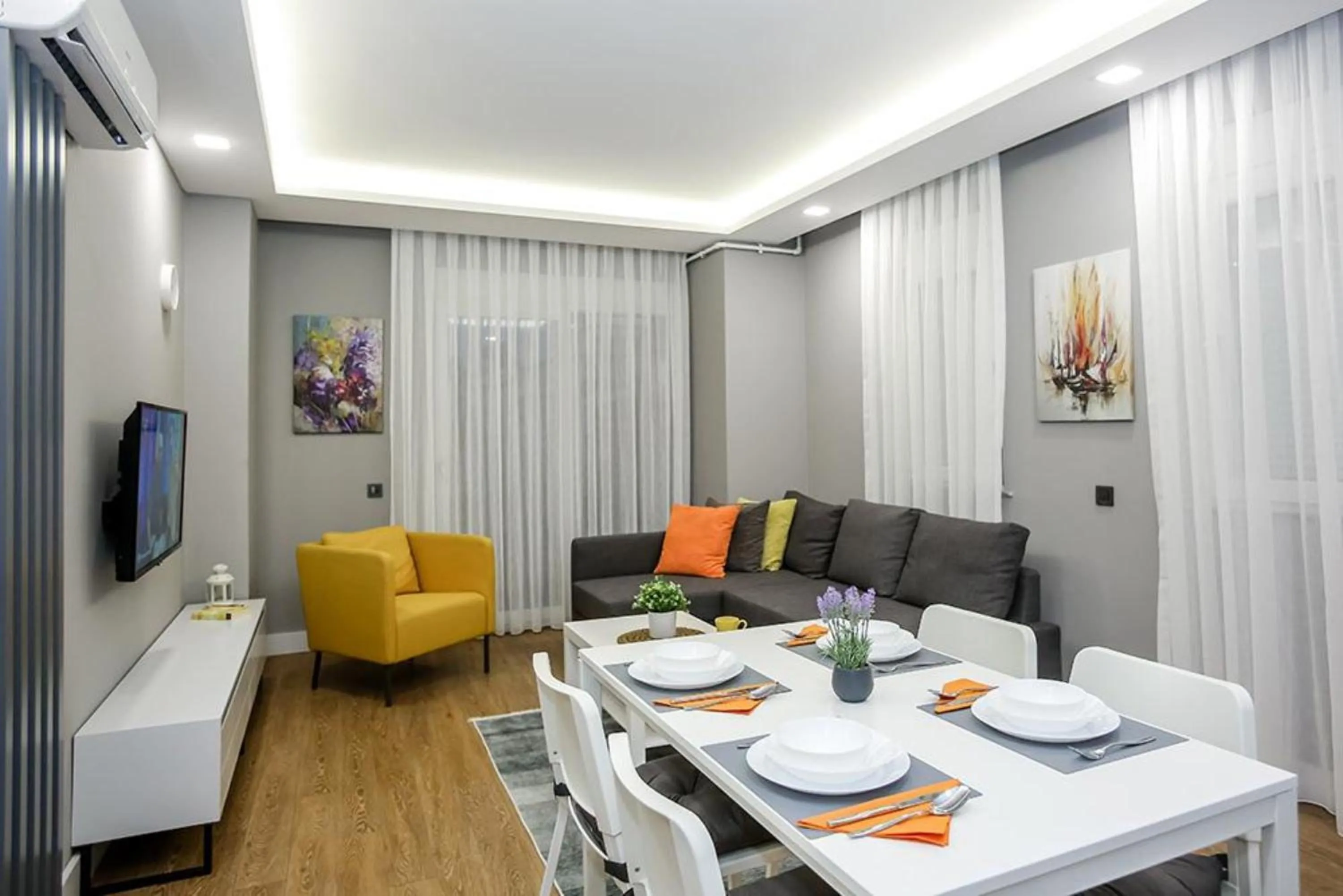 Seating area in Stile Suite Family Hotel