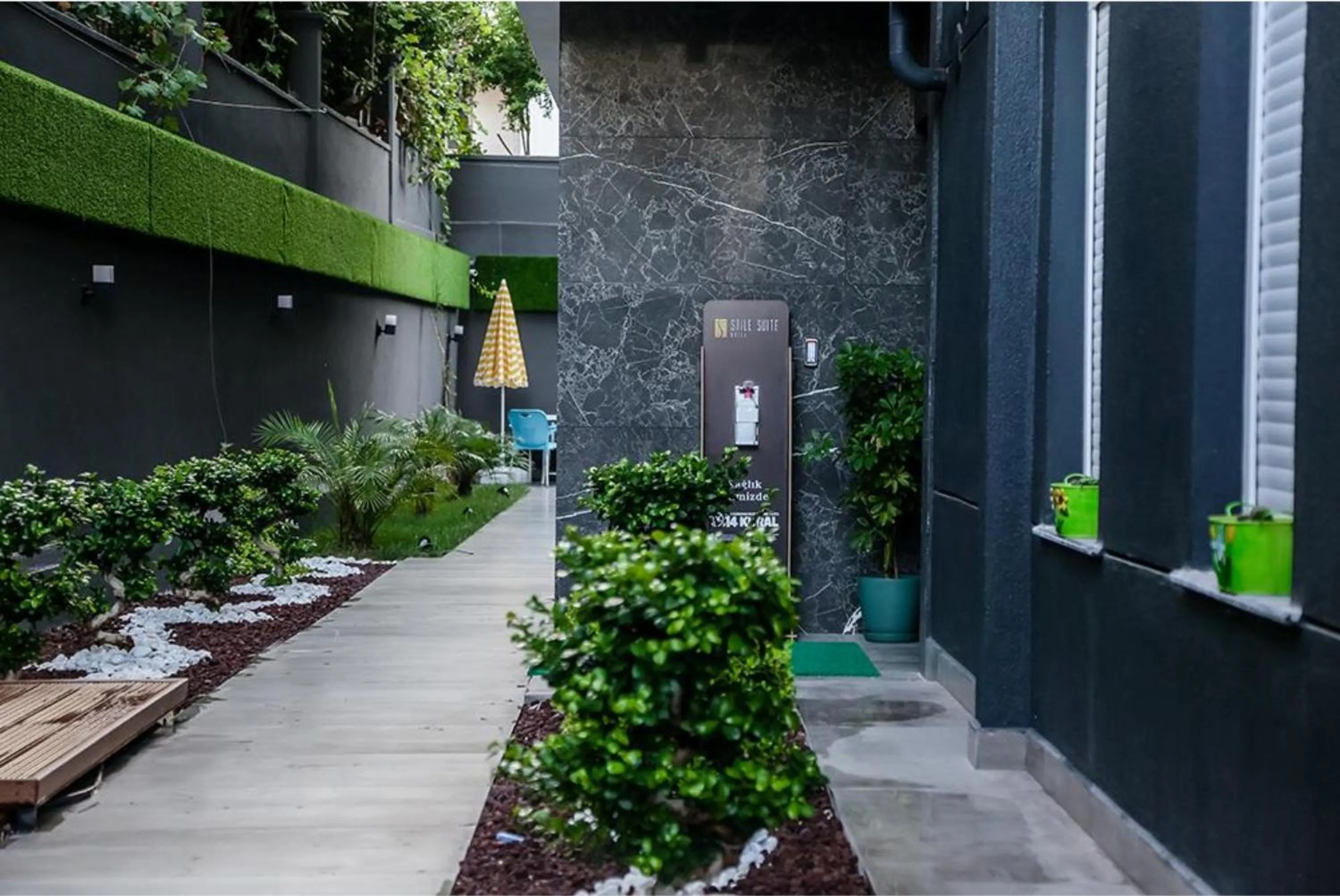 Garden view in Stile Suite Family Hotel