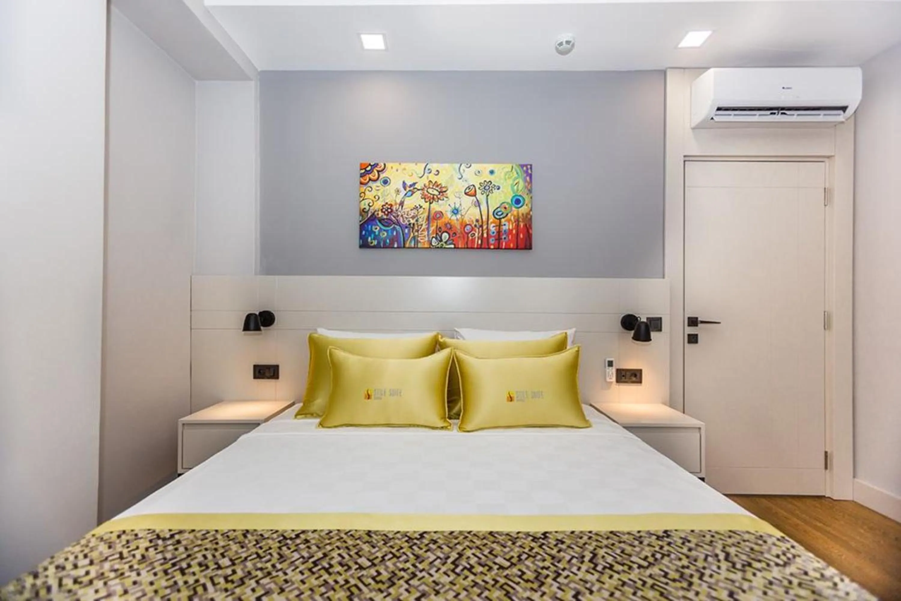 Bed in Stile Suite Family Hotel