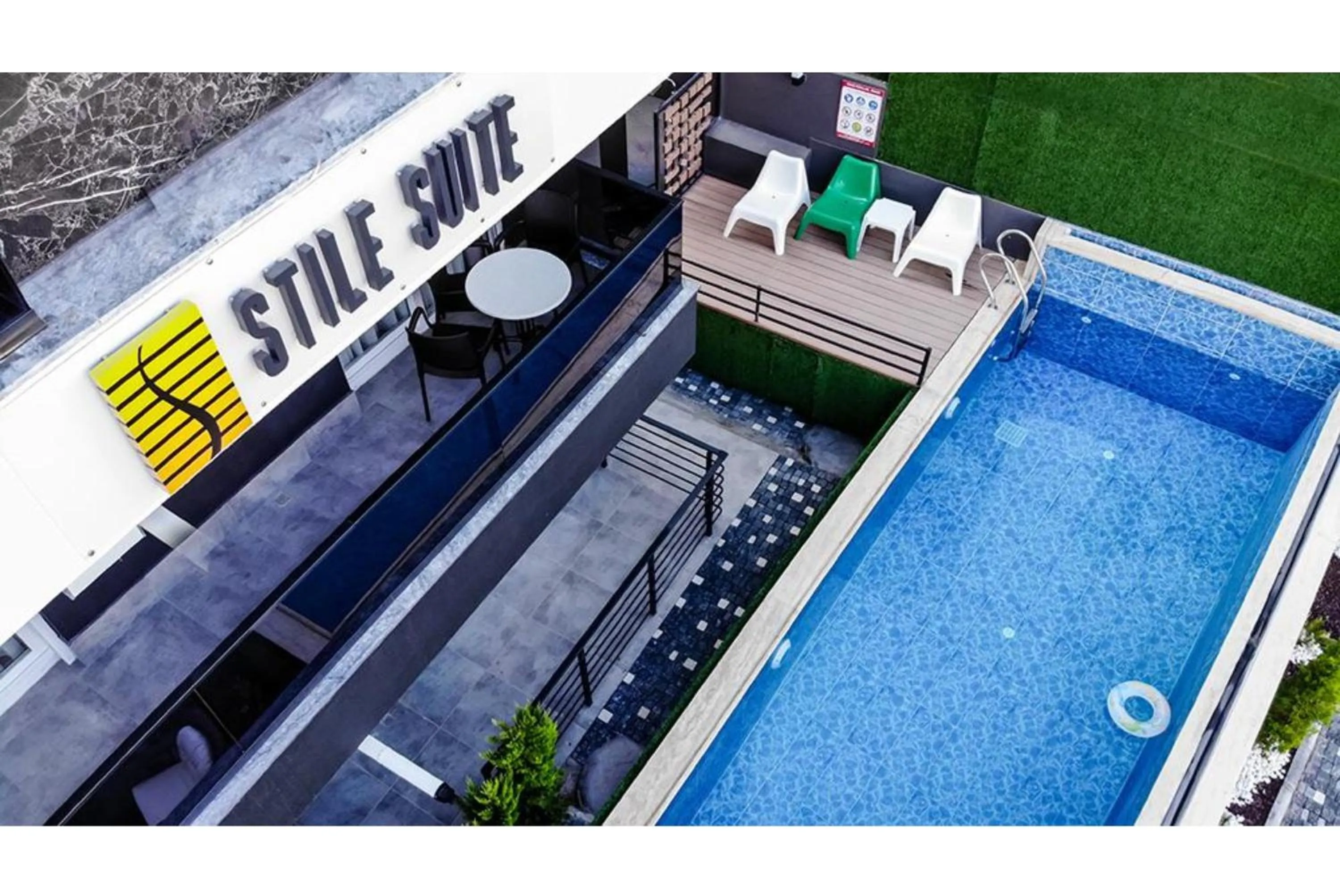 Swimming pool in Stile Suite Family Hotel