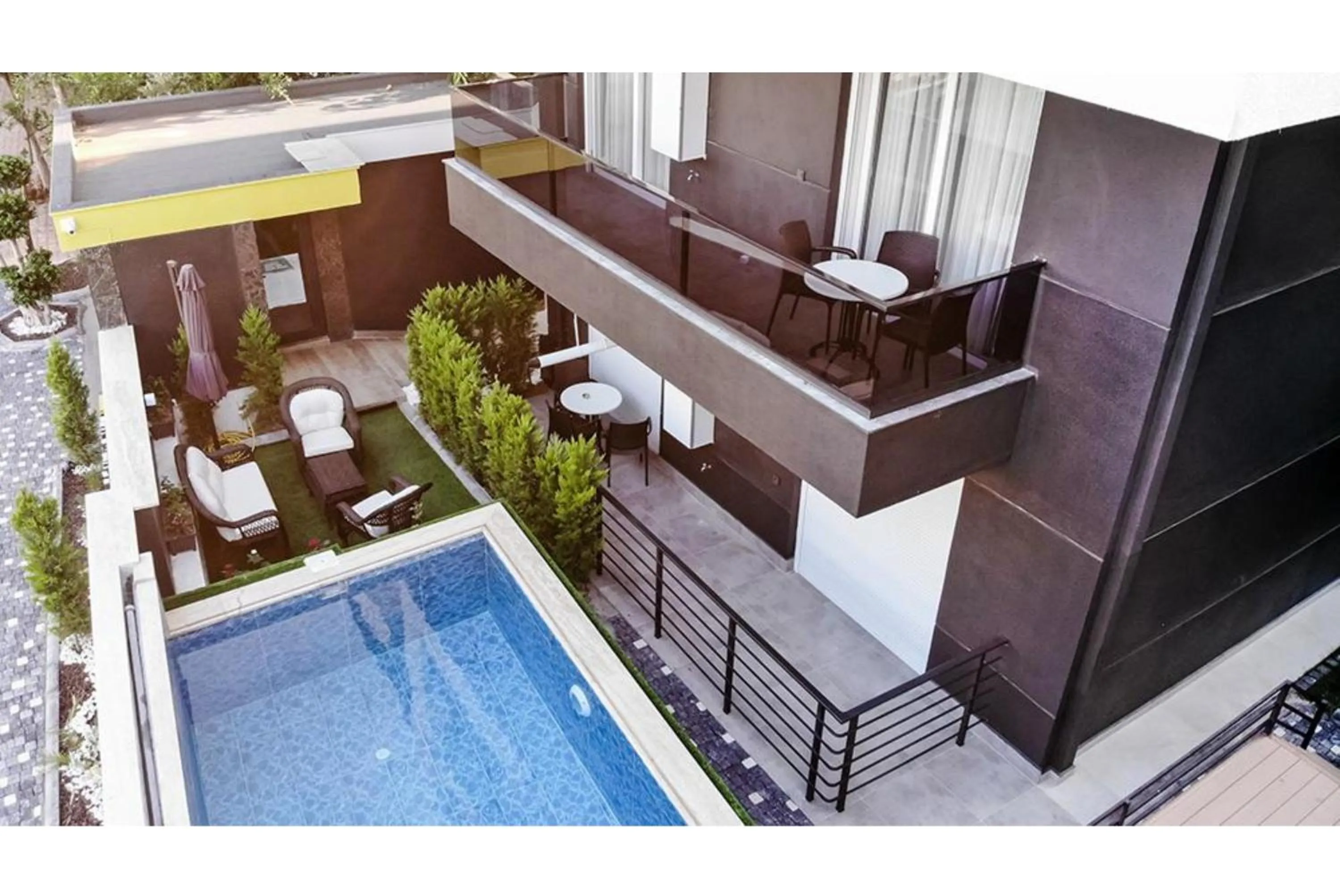 Swimming pool in Stile Suite Family Hotel