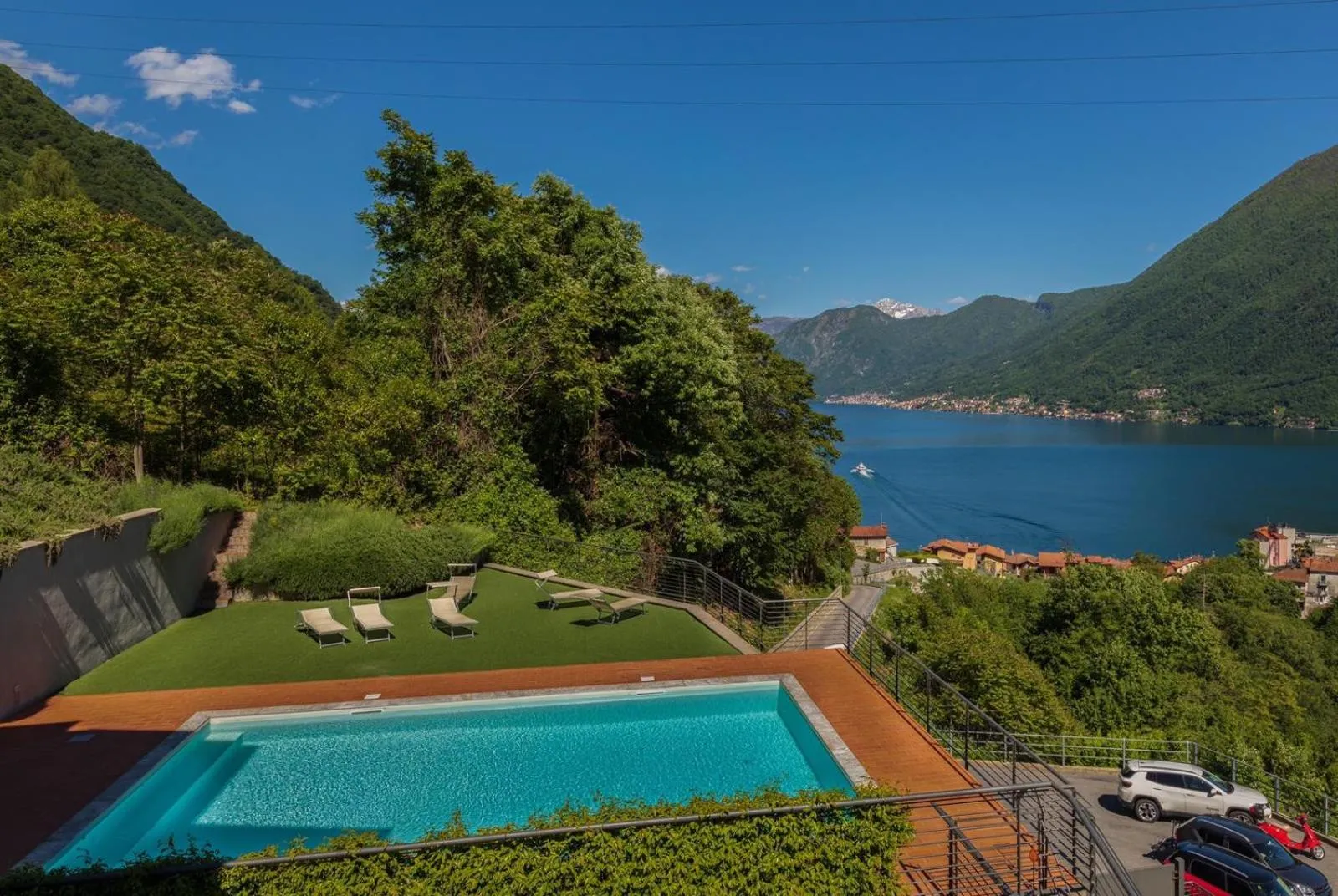 Pool view in Maison Vespa