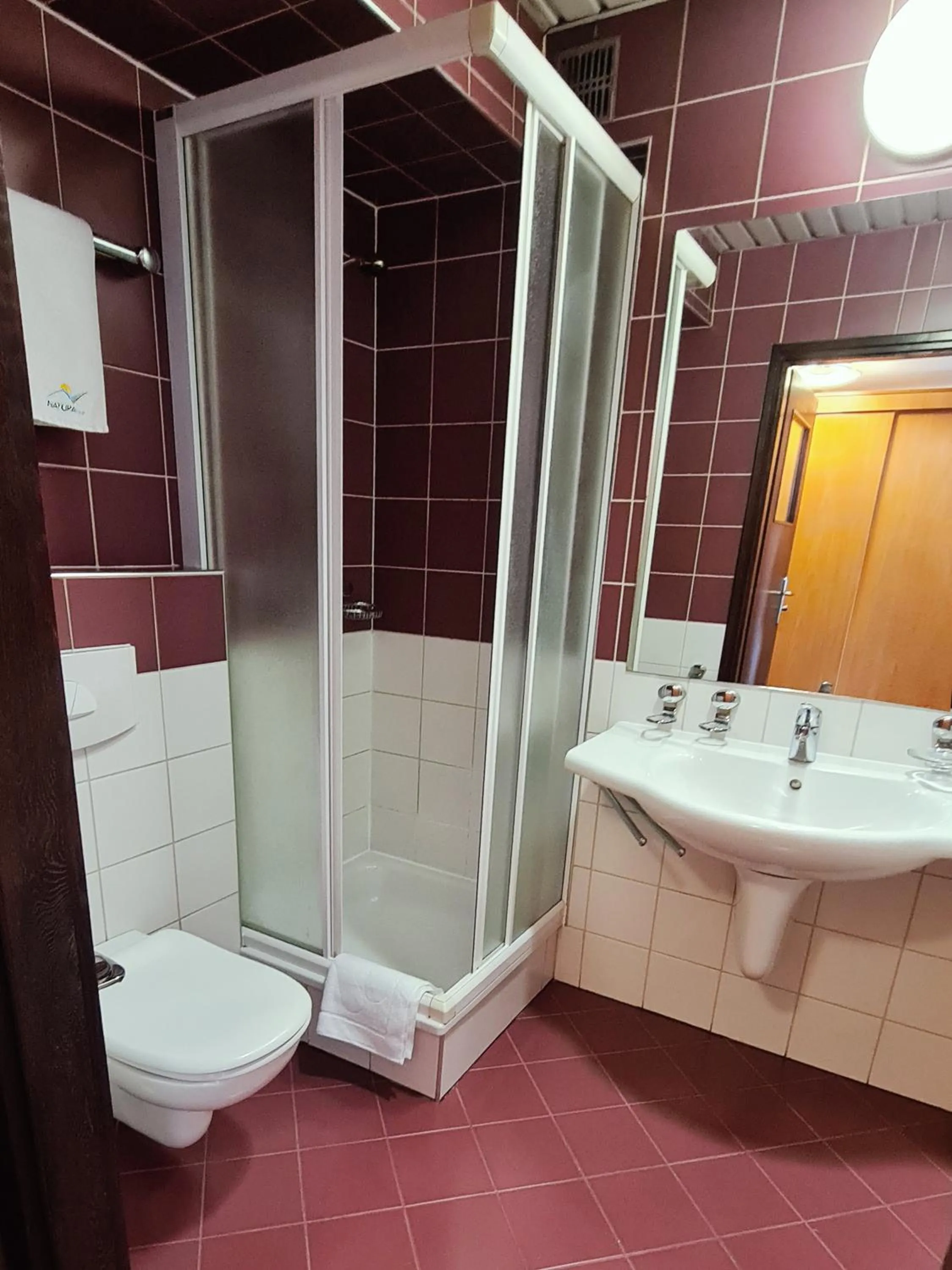 Shower in CKS Warszawa (Centrum Konferencyjno-Szkoleniowe CS Natura Tour)