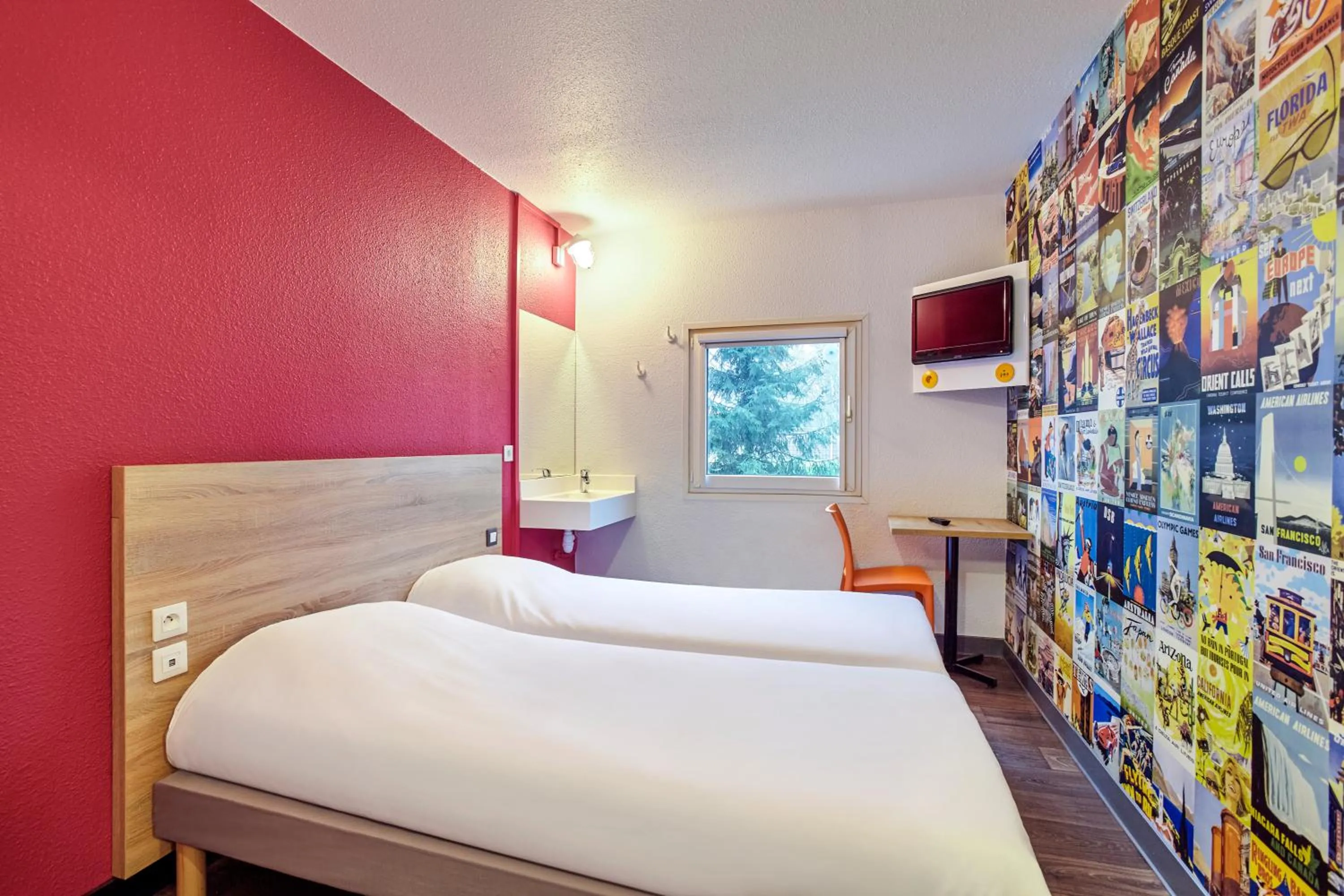 Photo of the whole room, Bed in hotelF1 Genève Saint Julien en Genevois