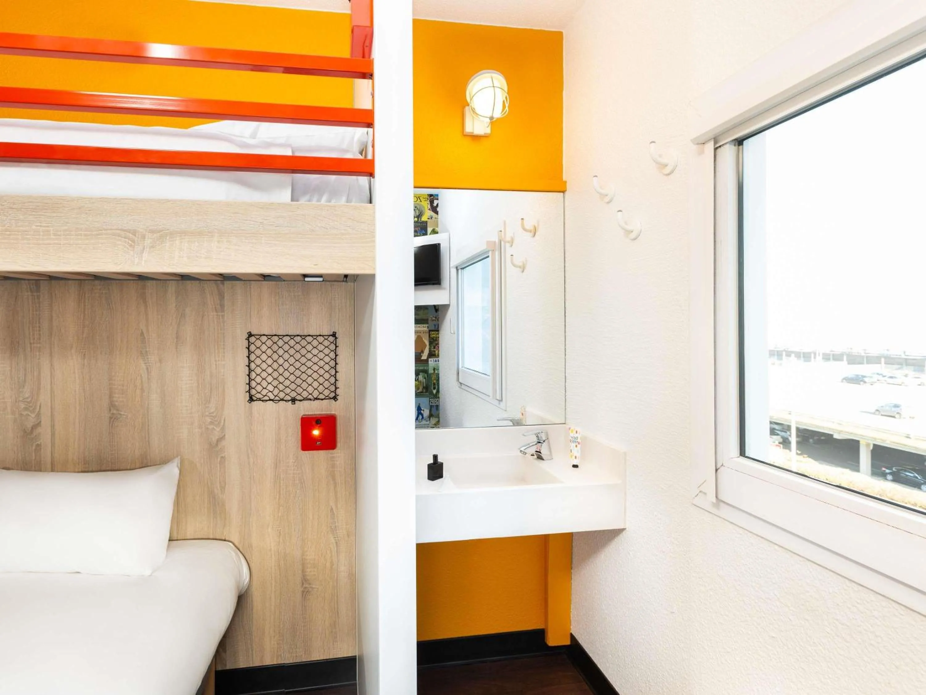 Bedroom, Bed in hotelF1 Genève Saint Julien en Genevois