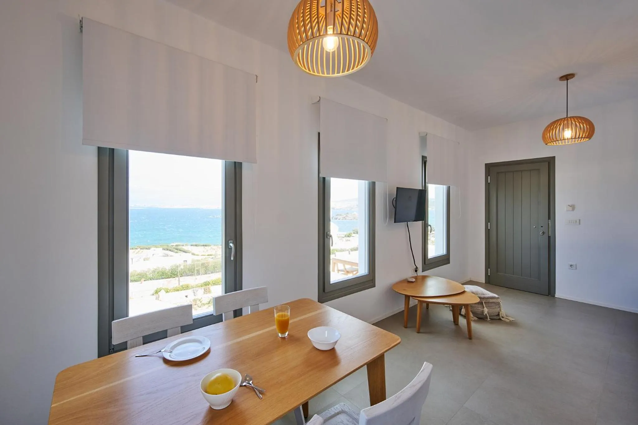 Dining area in Kymo Luxury Suites Paros