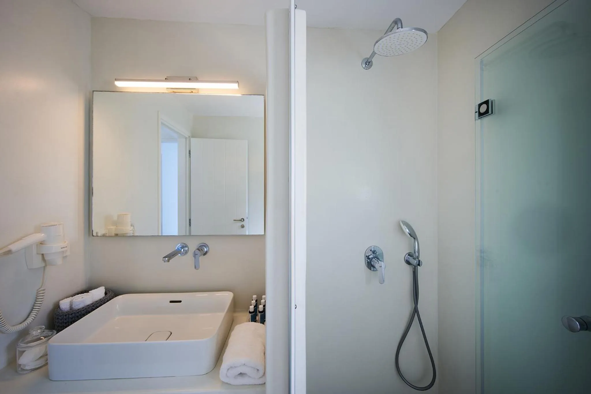 Bathroom in Kymo Luxury Suites Paros