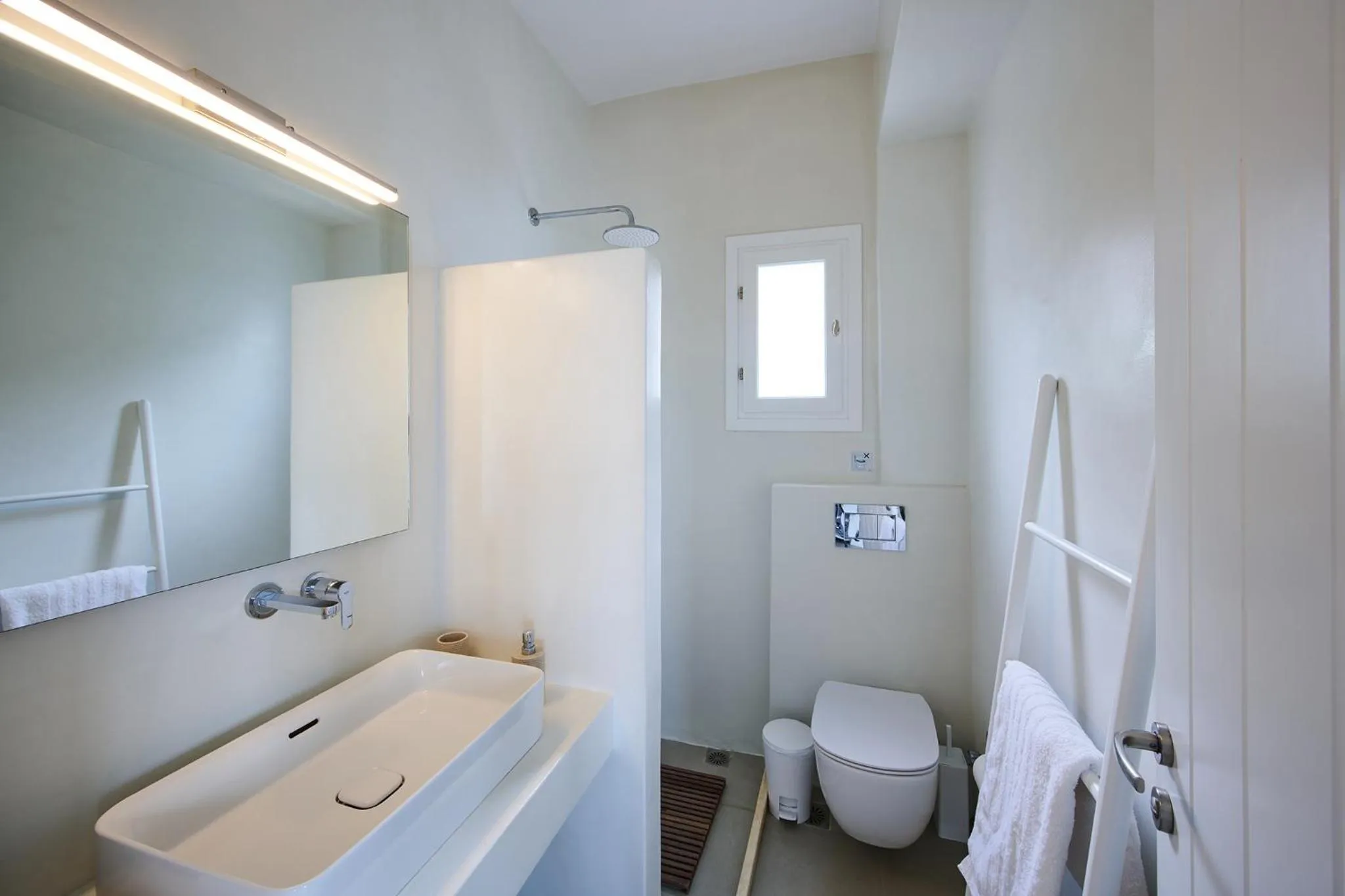 Bathroom in Kymo Luxury Suites Paros