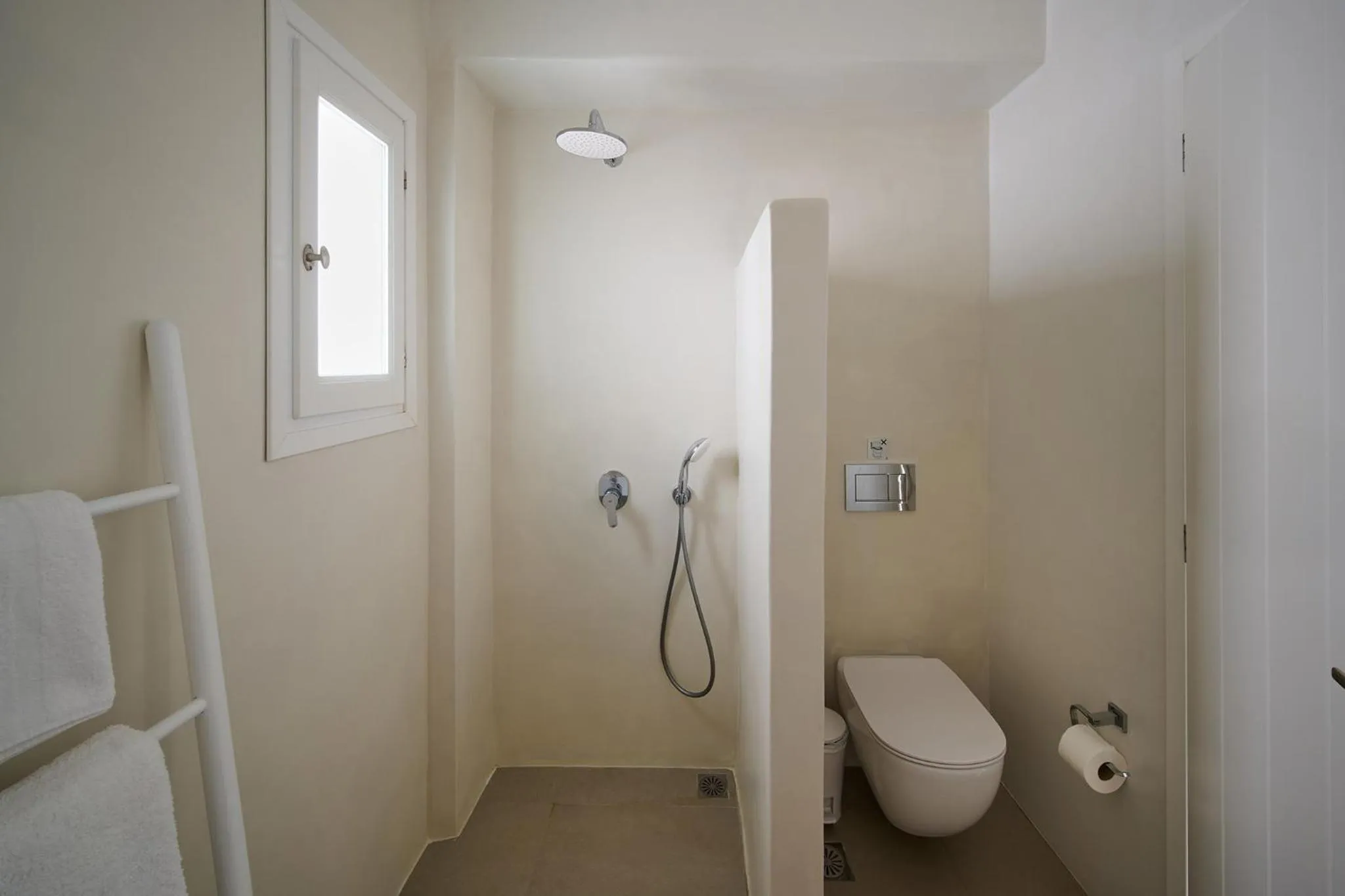 Bathroom in Kymo Luxury Suites Paros