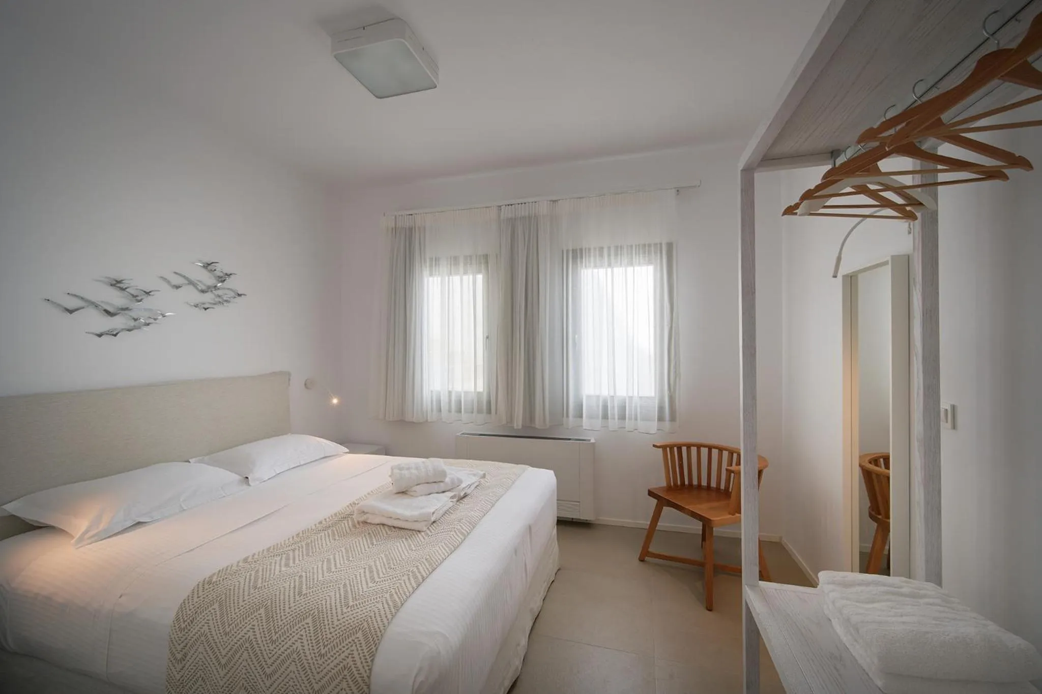Bedroom, Bed in Kymo Luxury Suites Paros