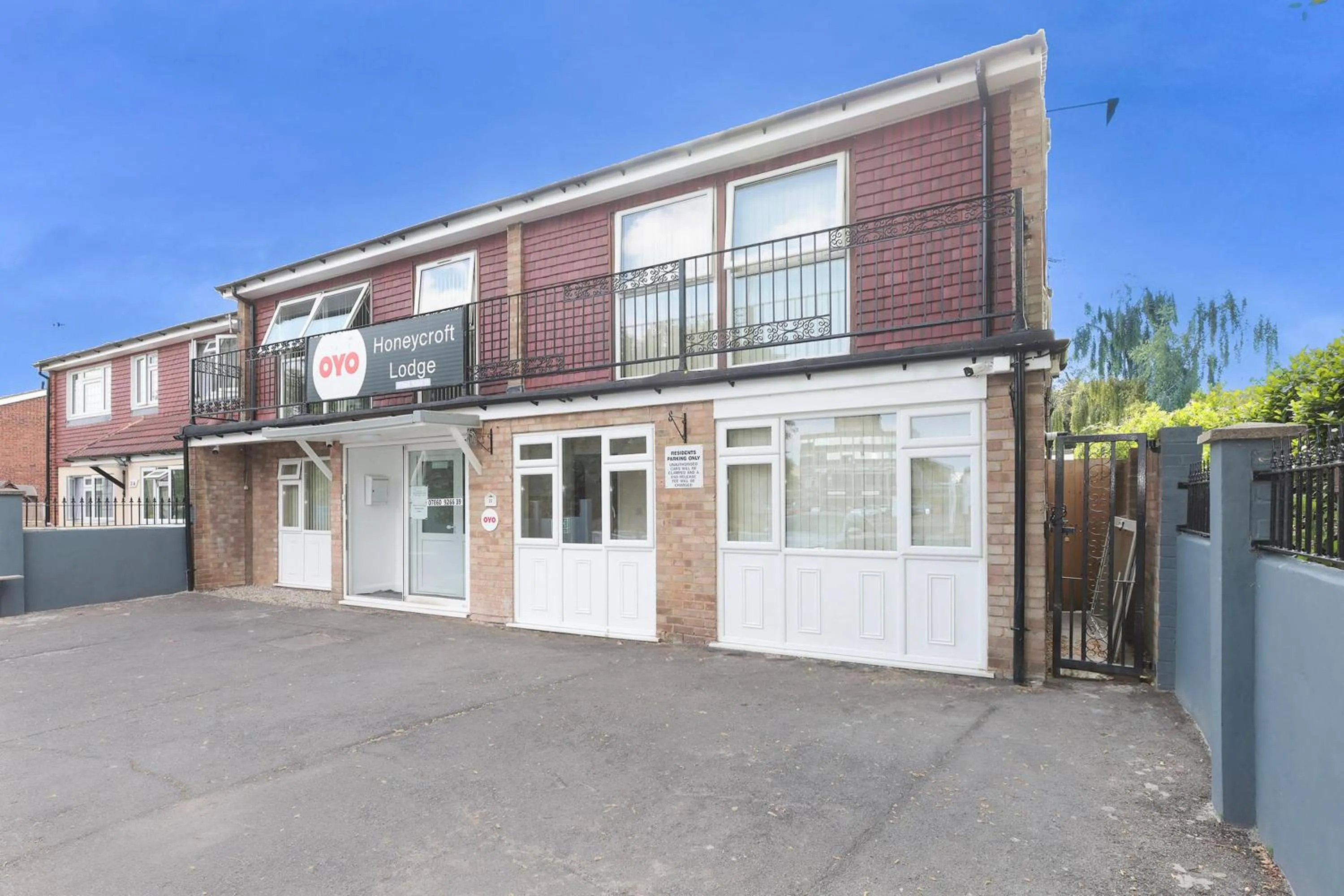 Facade/entrance in OYO Honeycroft Lodge